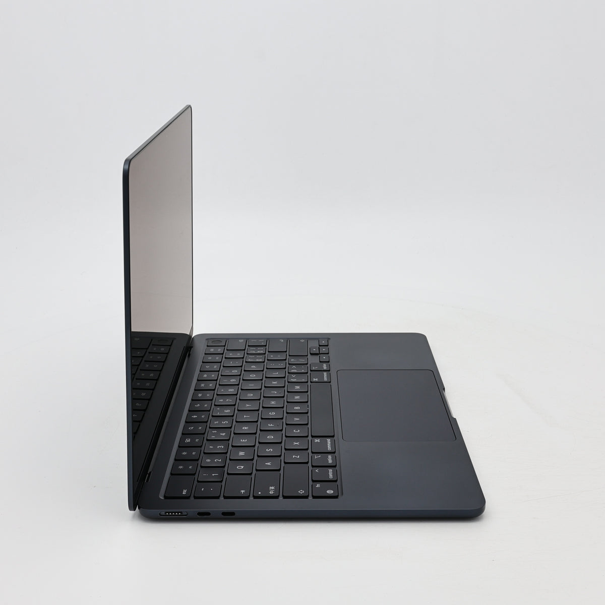95新 Apple MacBook Air 22年 13寸 M2（8+8核） 8G RAM 256G SSD 午夜色