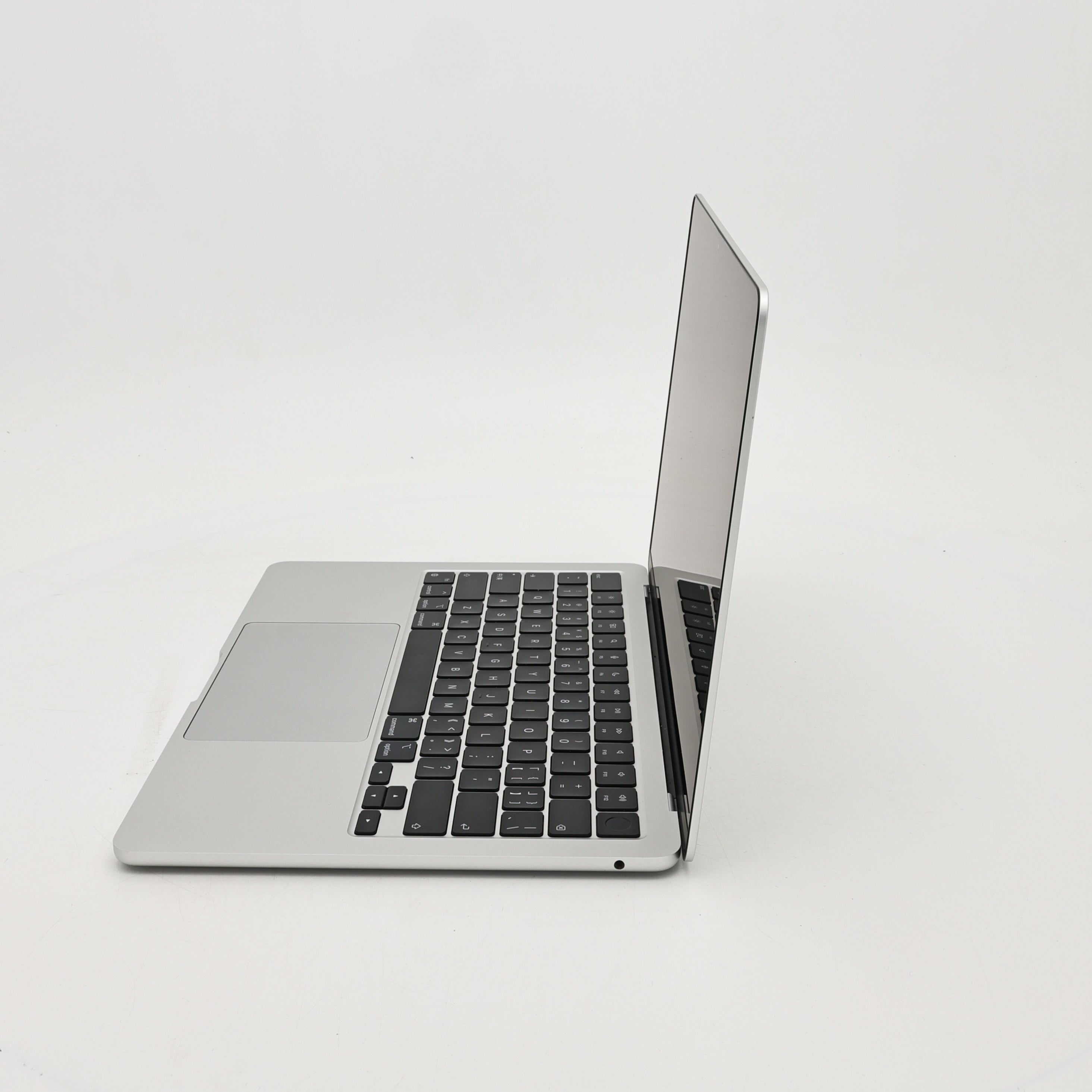 95新 Apple MacBook Air 22年 13寸 M2（8+10核） 8G RAM 512G SSD 銀色