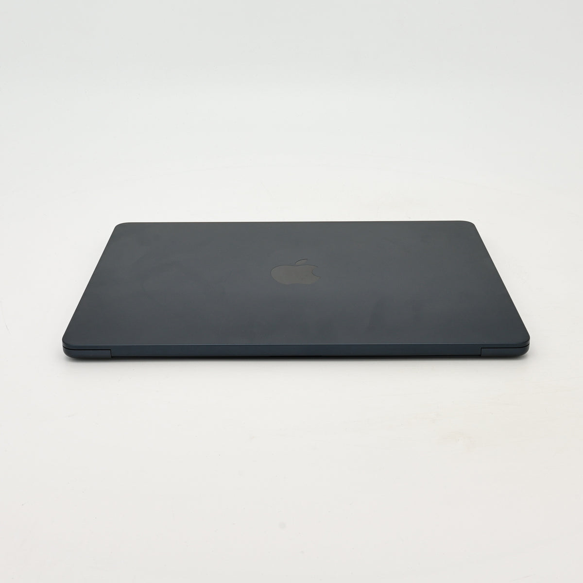 95新 Apple MacBook Air 22年 13寸 M2（8+8核） 8G RAM 256G SSD 午夜色