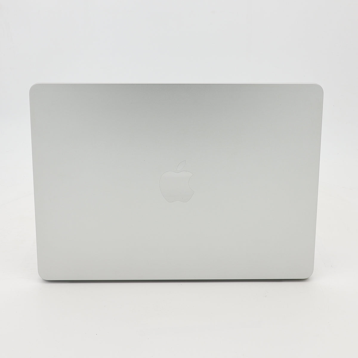 99新 Apple MacBook Air 22年 13寸 M2（8+8核） 8G RAM 256G SSD 銀色