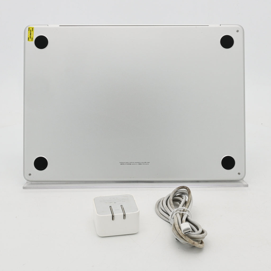 95新 Apple MacBook Air 22年 13寸 M2（8+10核） 8G RAM 512G SSD 銀色