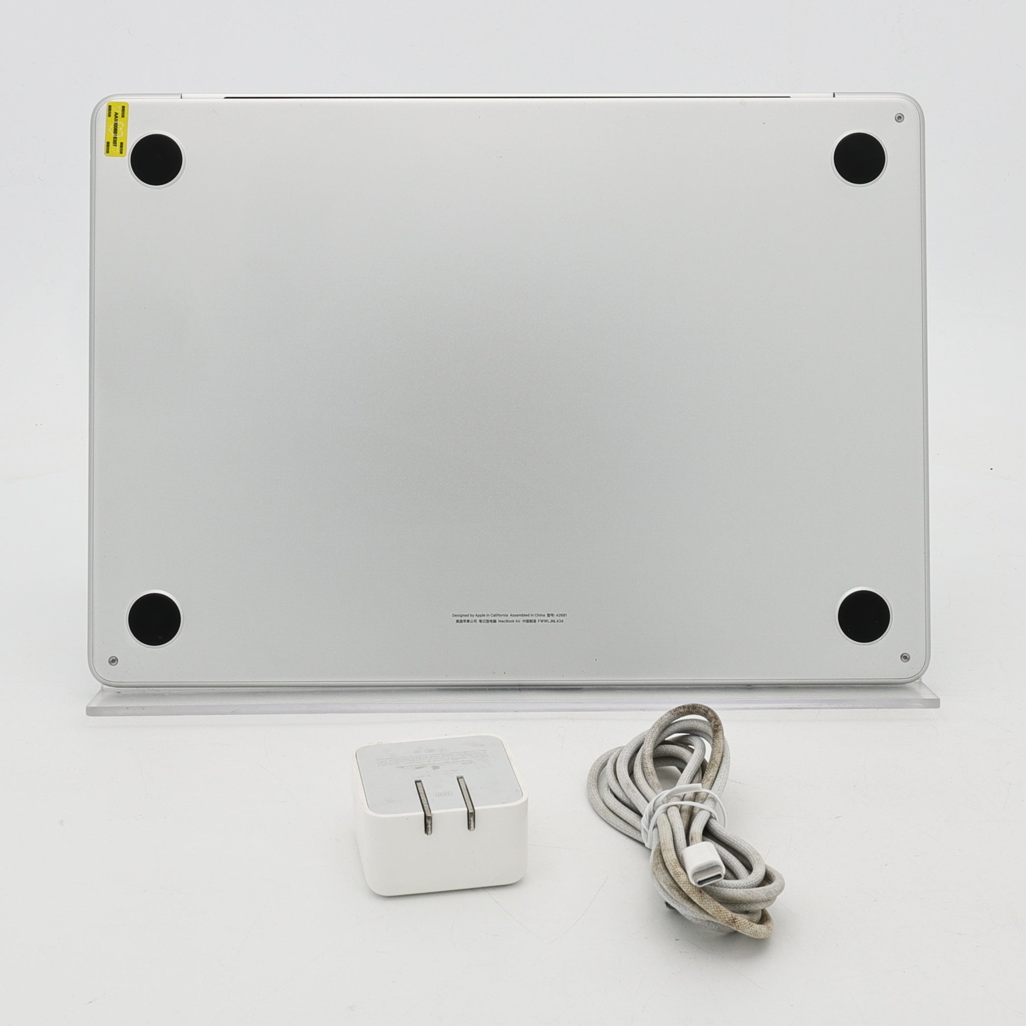 95新 Apple MacBook Air 22年 13寸 M2（8+10核） 8G RAM 512G SSD 銀色