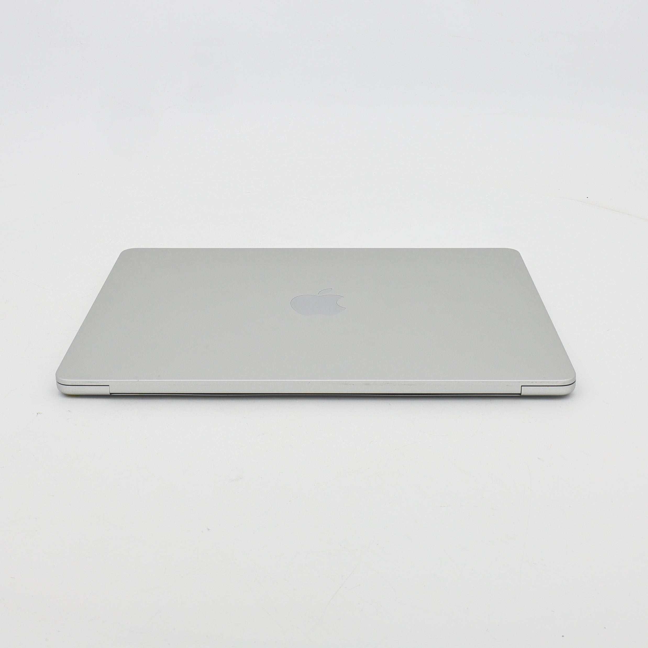 95新 Apple MacBook Air 22年 13寸 M2（8+10核） 8G RAM 512G SSD 銀色