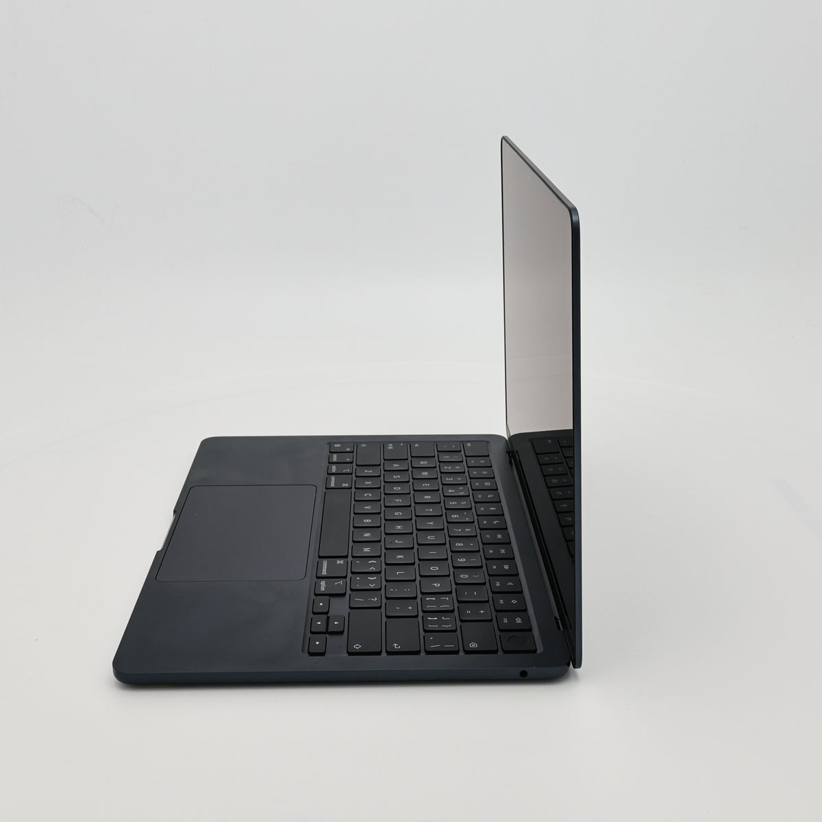 95新 Apple MacBook Air 24年 13寸 M3（8+8核） 8G RAM 256G SSD 午夜色