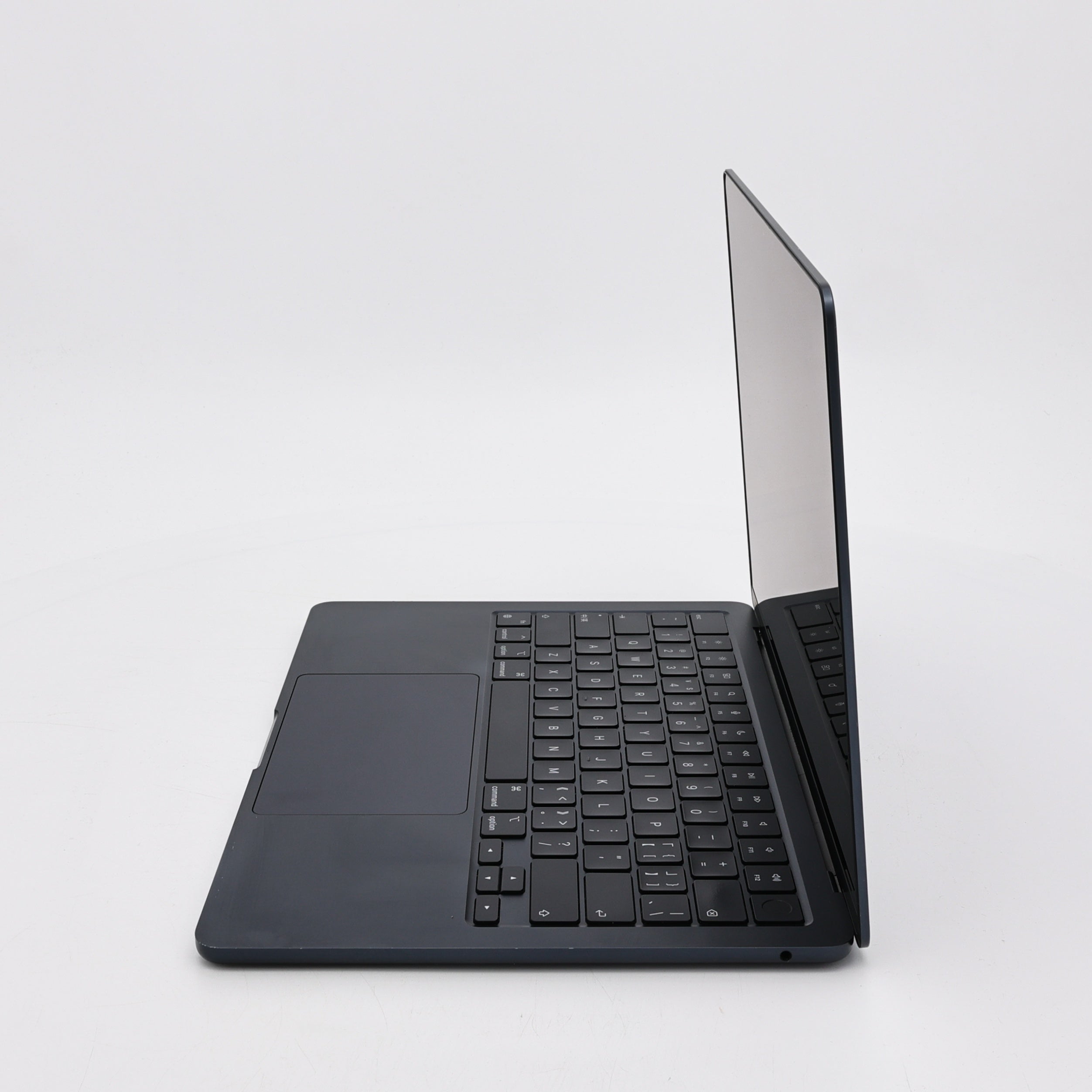 95新 Apple MacBook Air 22年 13寸 M2（8+8核） 8G RAM 256G SSD 午夜色