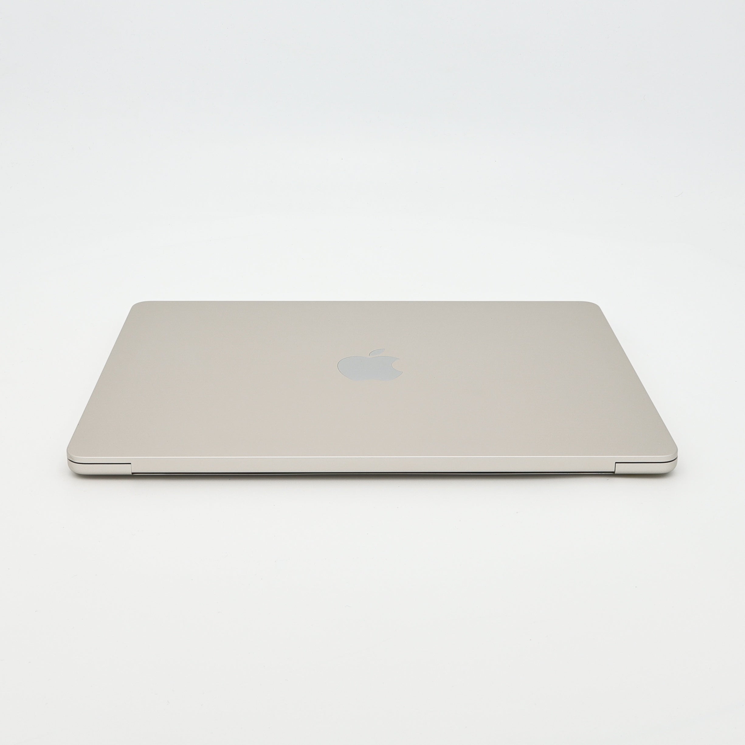95新 Apple MacBook Air 22年 13寸 M2（8+8核） 8G RAM 256G SSD 星光色