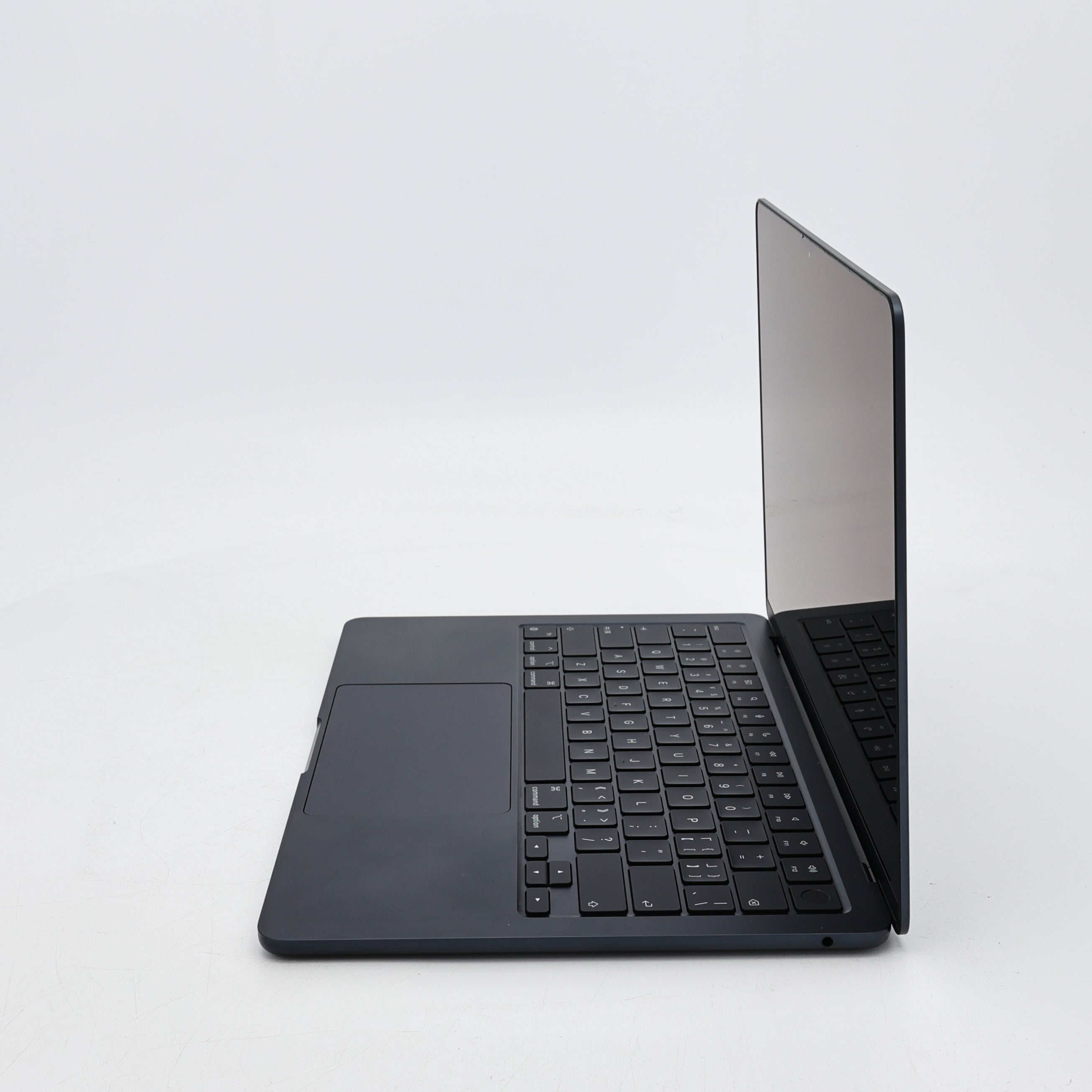 95新 Apple MacBook Air 22年 13寸 M2（8+8核） 8G RAM 256G SSD 午夜色