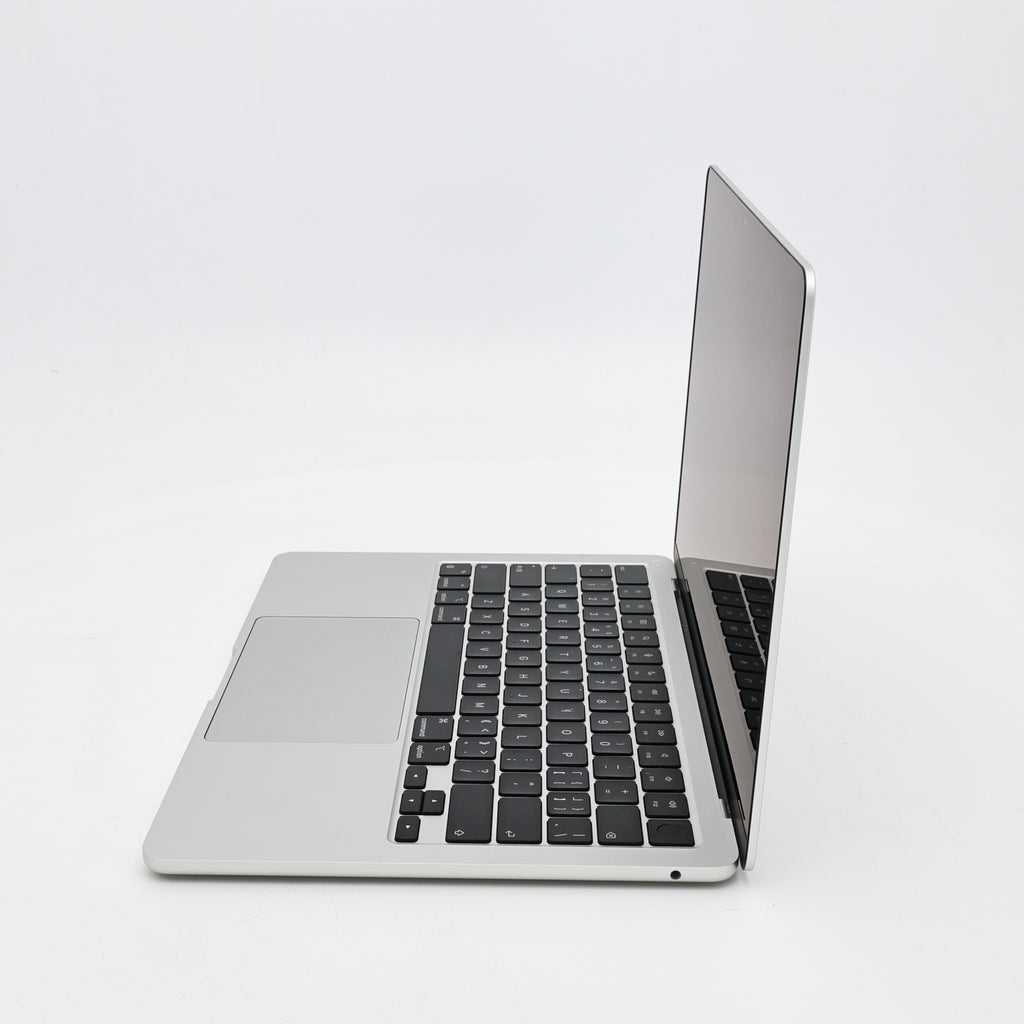 95新 Apple MacBook Air 22年 13寸 M2（8+8核） 8G RAM 256G SSD 銀色