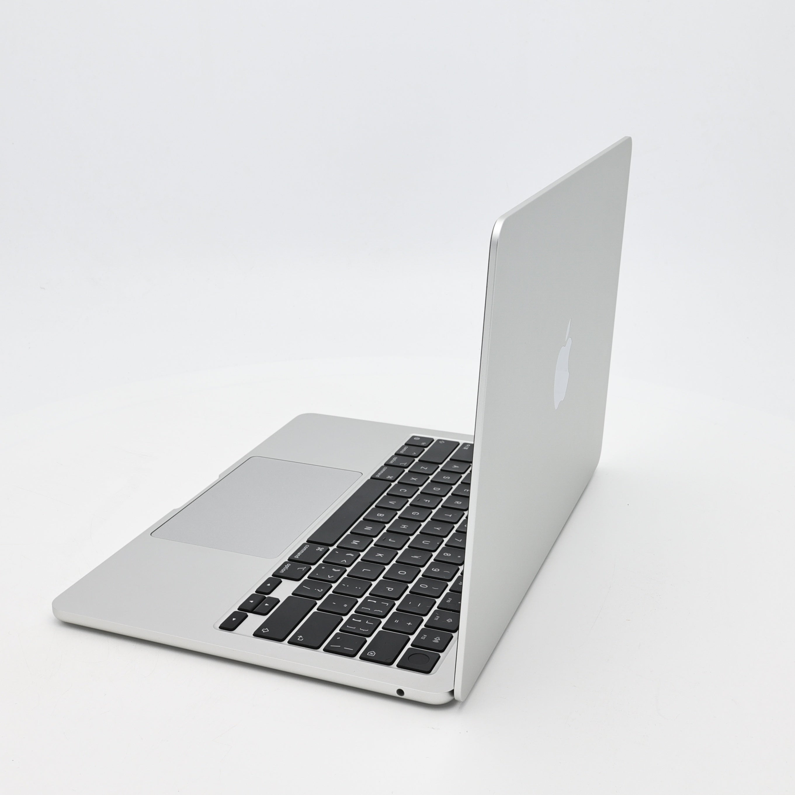 95新 Apple MacBook Air 22年 13寸 M2（8+8核） 8G RAM 256G SSD 銀色