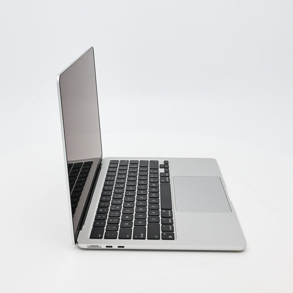95新 Apple MacBook Air 22年 13寸 M2（8+8核） 8G RAM 256G SSD 銀色