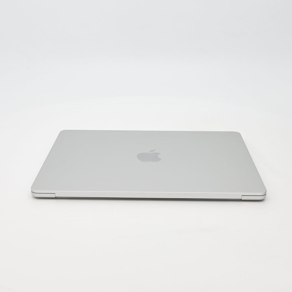 95新 Apple MacBook Air 22年 13寸 M2（8+8核） 8G RAM 256G SSD 銀色