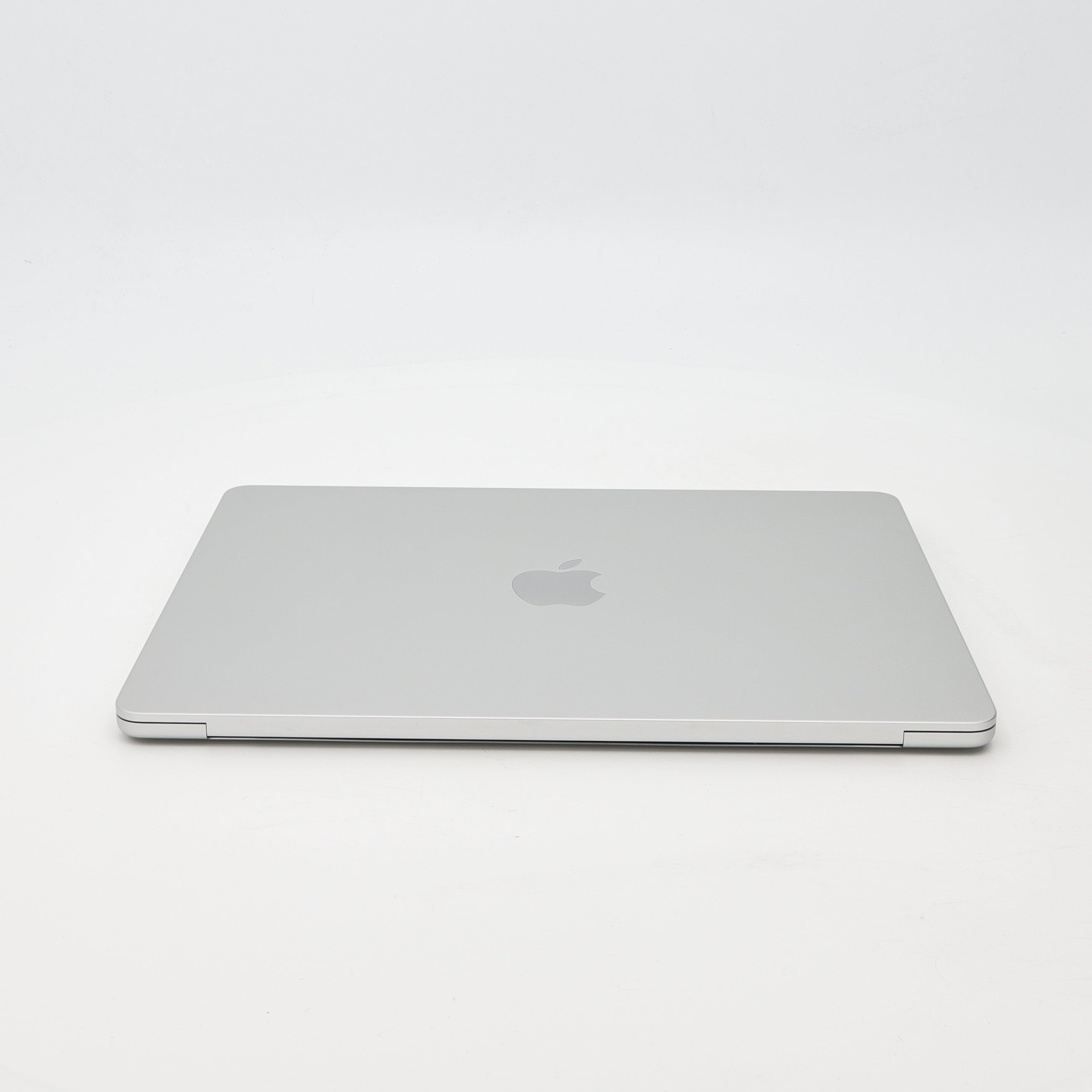95新 Apple MacBook Air 22年 13寸 M2（8+8核） 8G RAM 256G SSD 銀色