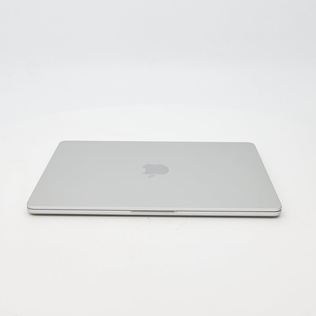 95新 Apple MacBook Air 22年 13寸 M2（8+8核） 8G RAM 256G SSD 銀色