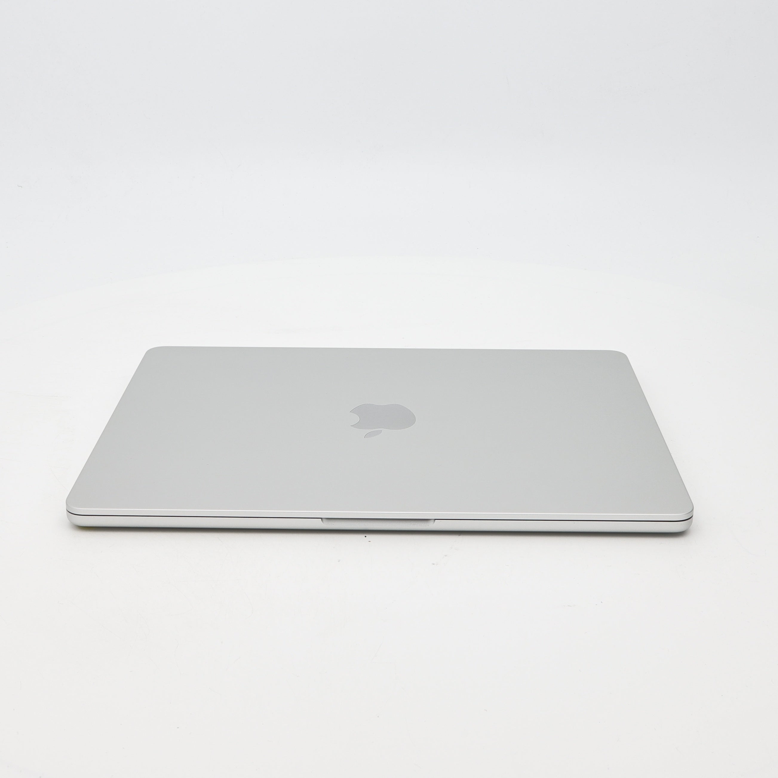 95新 Apple MacBook Air 22年 13寸 M2（8+8核） 8G RAM 256G SSD 銀色
