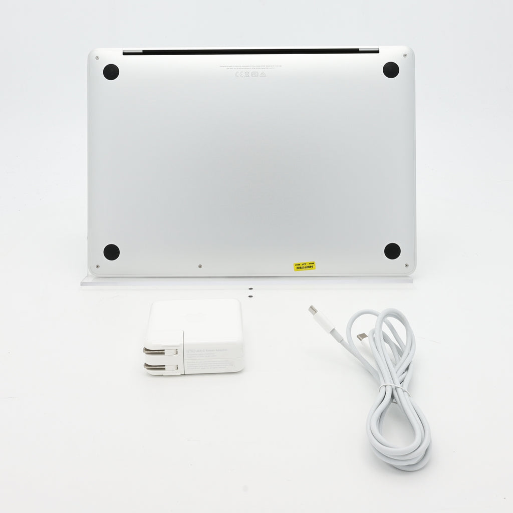 99新 Apple MacBook Pro 22年 13寸 M2（8+10核） 8G RAM 512G SSD 銀色