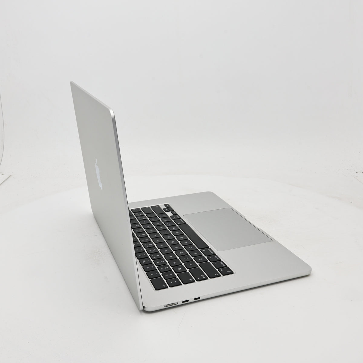 95新 Apple MacBook Air 24年 15寸 M3（8+10核） 8G RAM 256G SSD 銀色