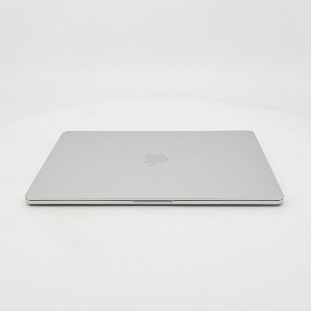 95新 Apple MacBook Air 24年 15寸 M3（8+10核） 8G RAM 256G SSD 銀色