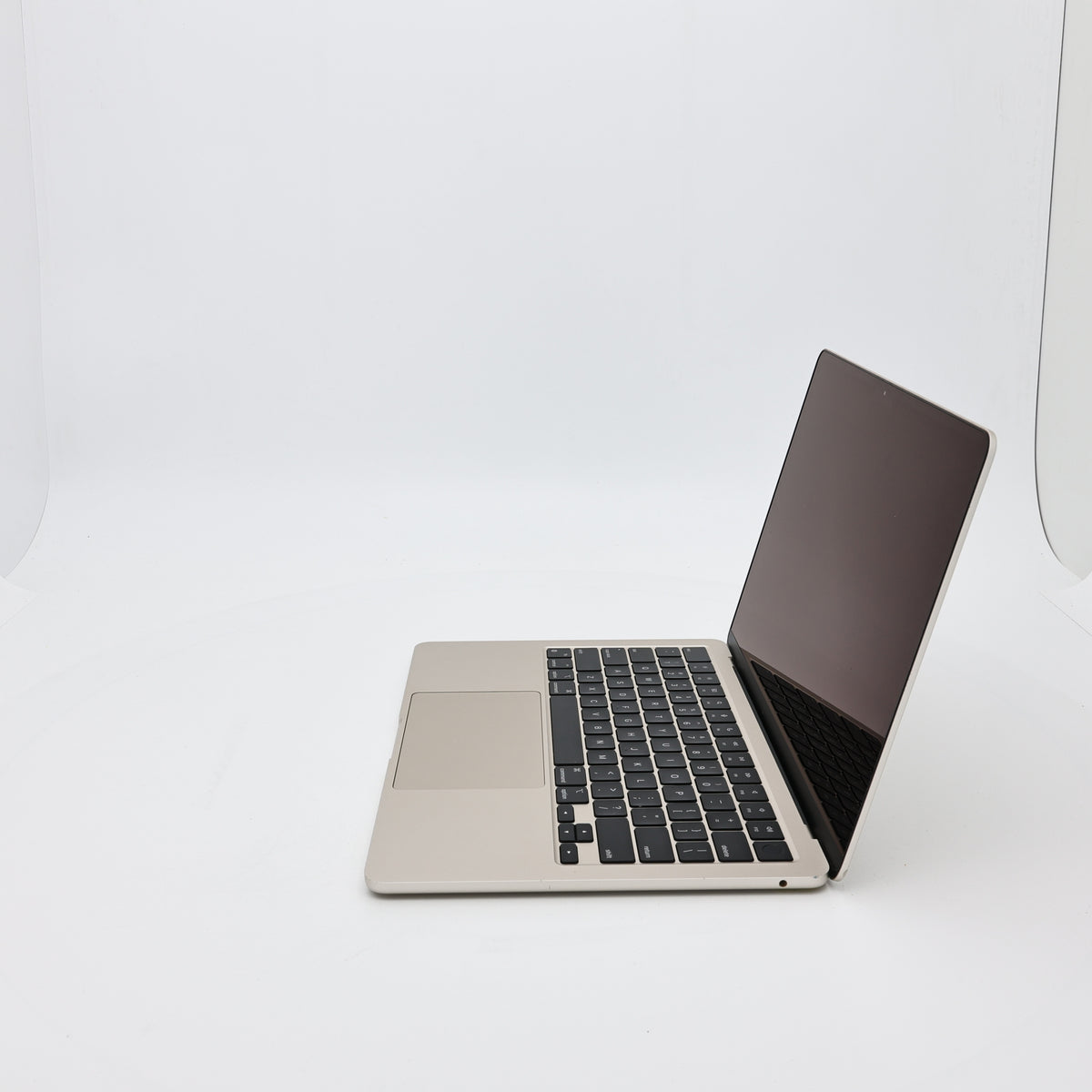 95新 Apple MacBook Air 22年 13寸 M2（8+8核） 8G RAM 256G SSD 星光色