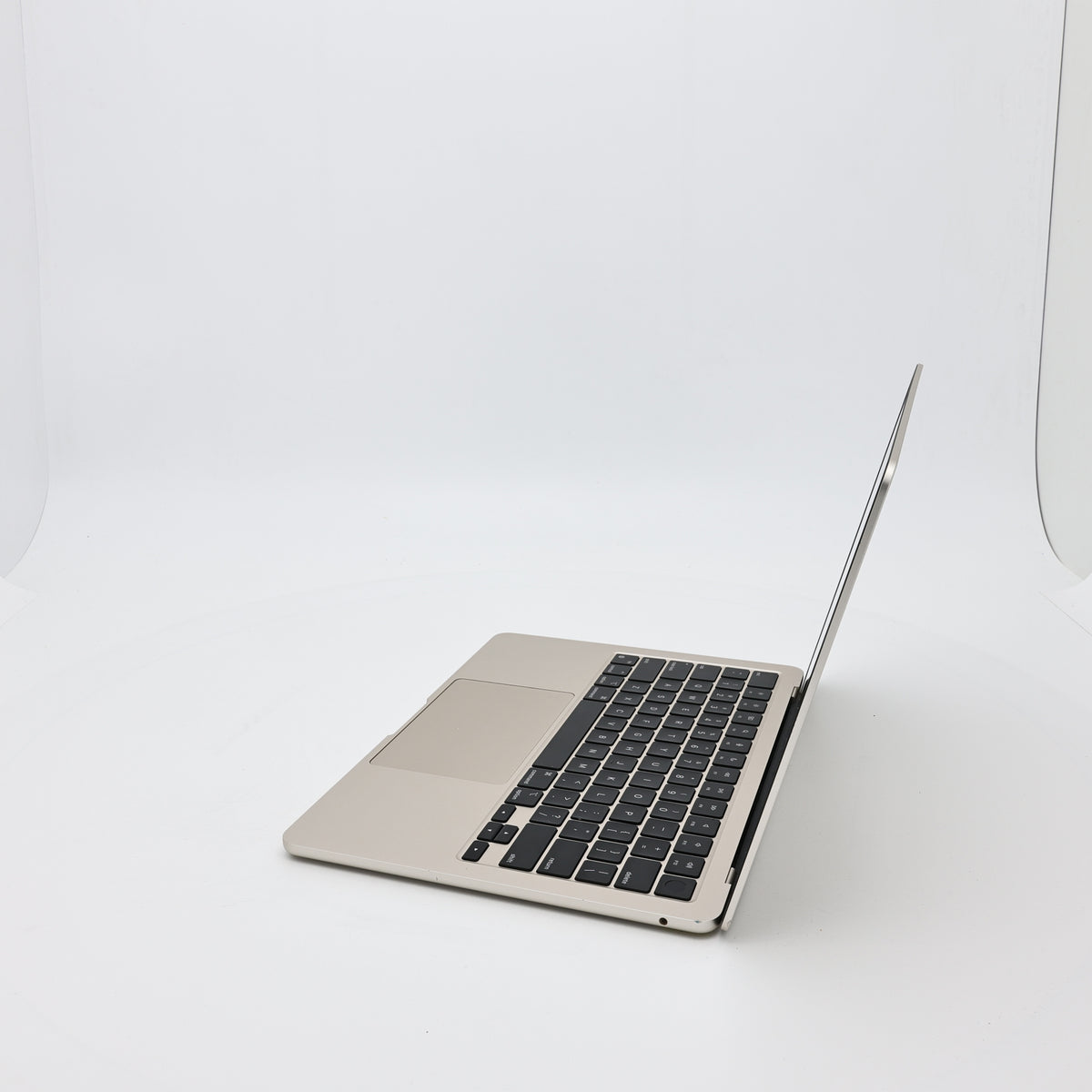 95新 Apple MacBook Air 22年 13寸 M2（8+8核） 8G RAM 256G SSD 星光色