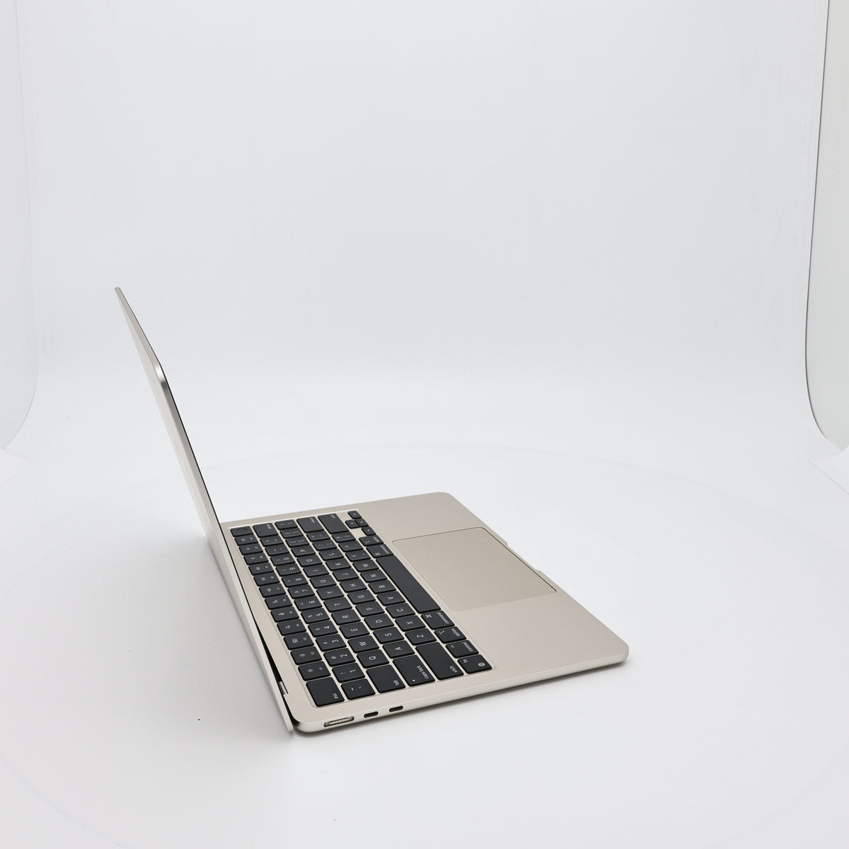 95新 Apple MacBook Air 22年 13寸 M2（8+8核） 8G RAM 256G SSD 星光色