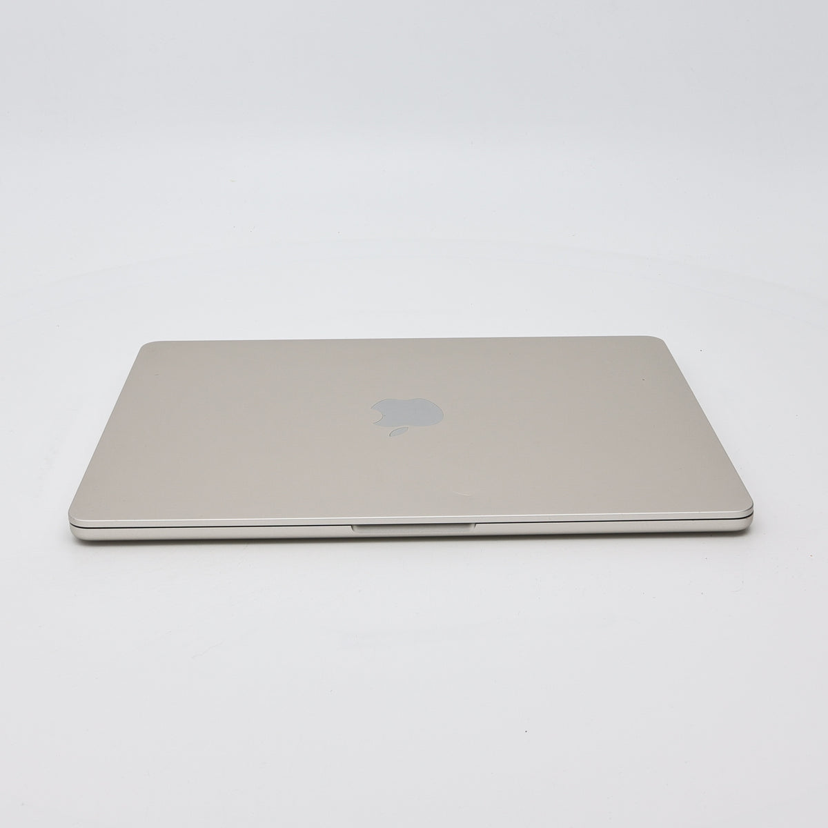 95新 Apple MacBook Air 22年 13寸 M2（8+8核） 8G RAM 256G SSD 星光色