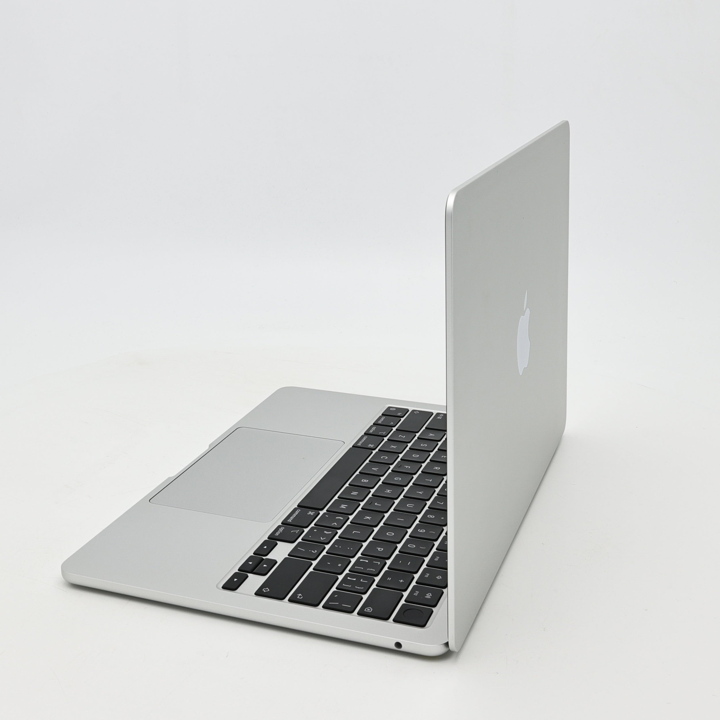 95新 Apple MacBook Air 24年 13寸 M3（8+8核） 8G RAM 256G SSD 銀色