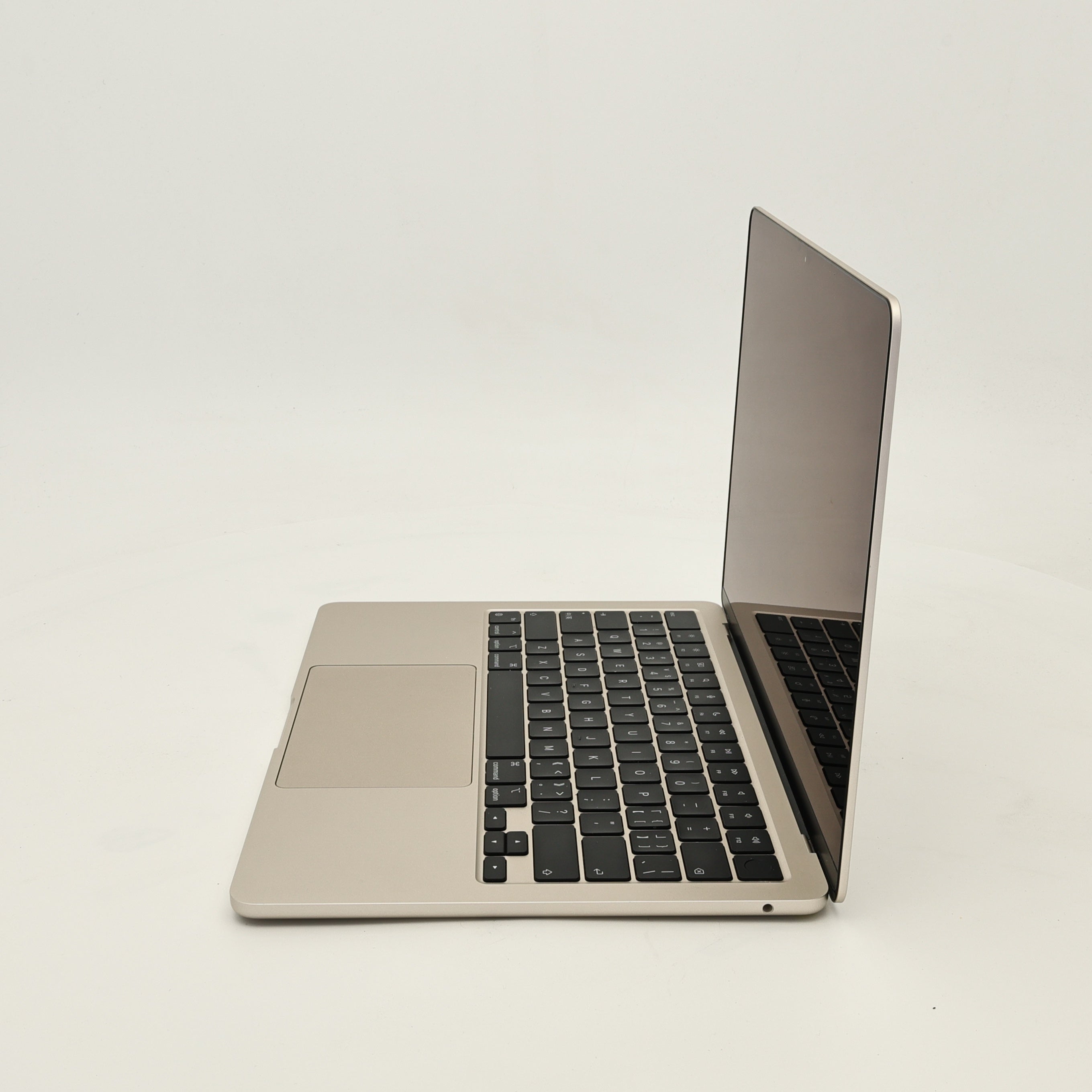 95新 Apple MacBook Air 24年 13寸 M3（8+8核） 8G RAM 256G SSD 星光色