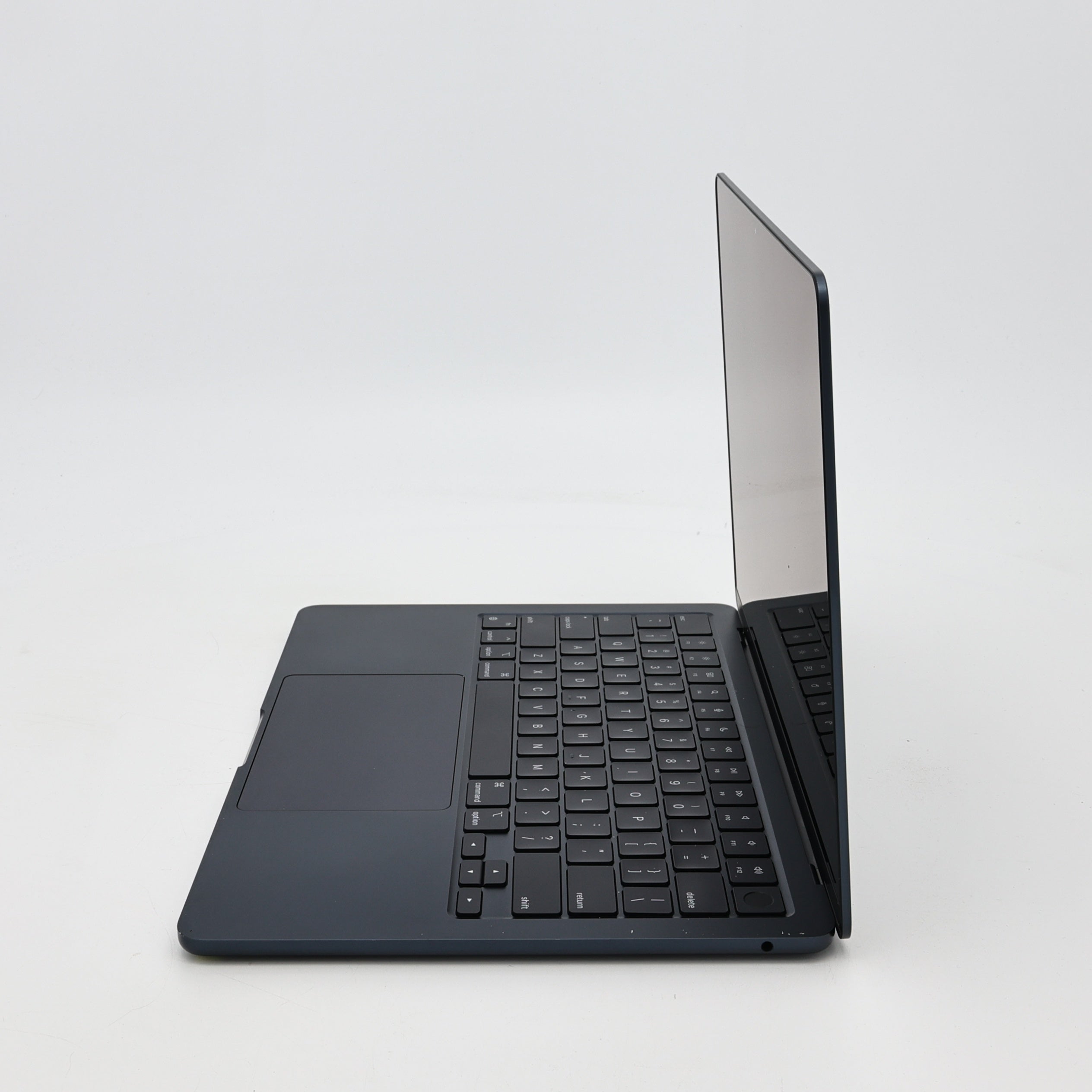 95新 Apple MacBook Air 24年 13寸 M3（8+8核） 8G RAM 256G SSD 午夜色