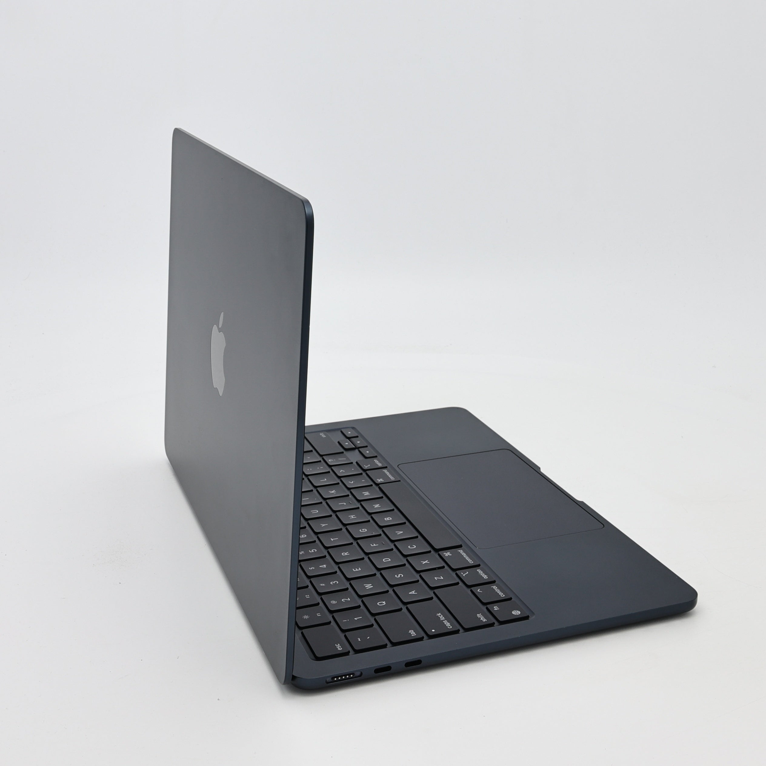 95新 Apple MacBook Air 24年 13寸 M3（8+8核） 8G RAM 256G SSD 午夜色