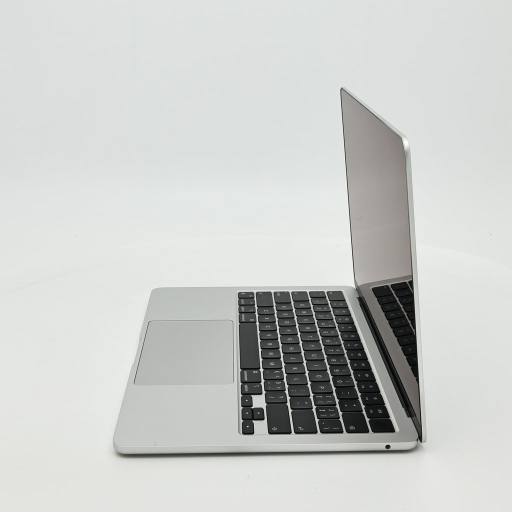 95新 Apple MacBook Air 24年 13寸 M3（8+8核） 8G RAM 256G SSD 銀色