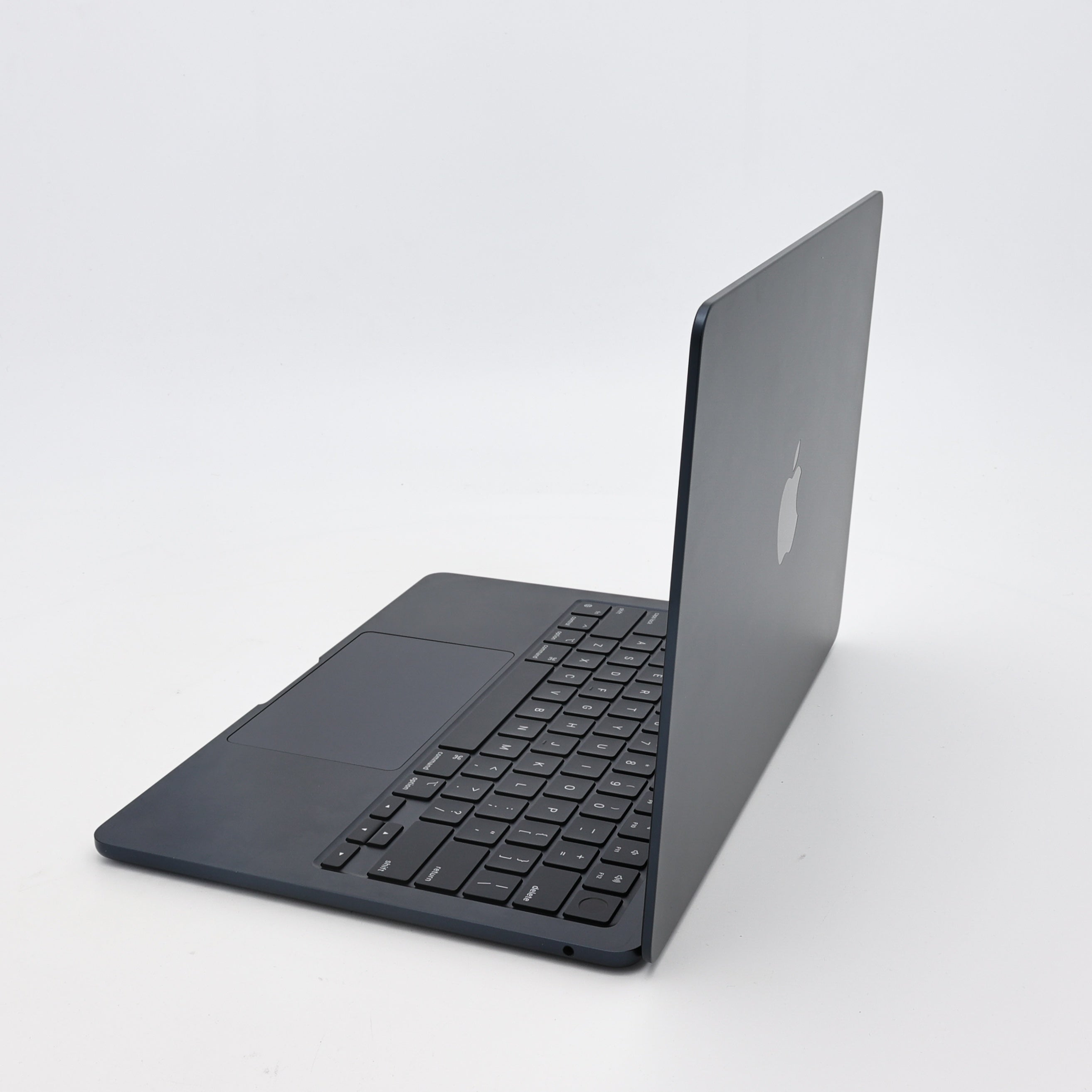 95新 Apple MacBook Air 24年 13寸 M3（8+8核） 8G RAM 256G SSD 午夜色