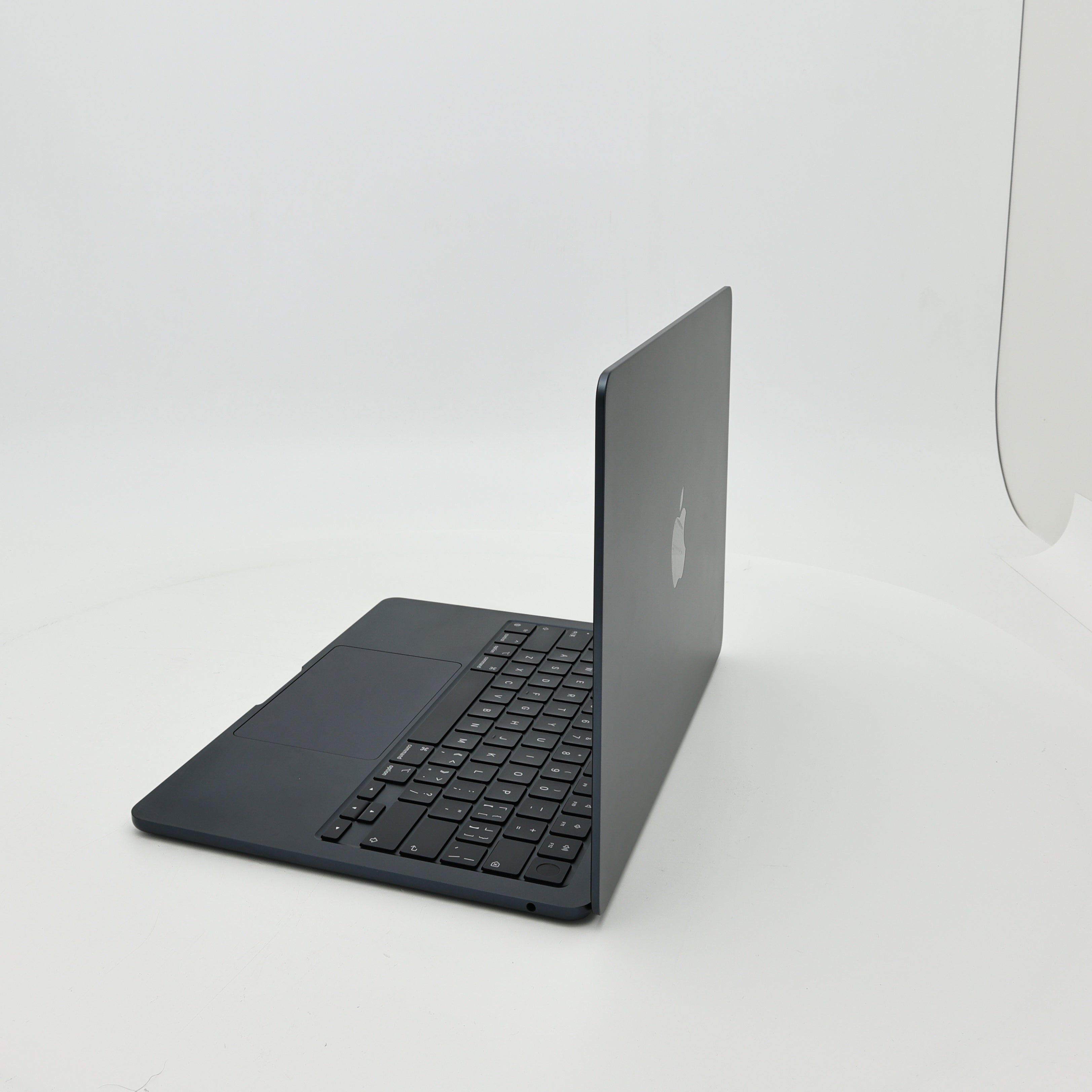 95新 Apple MacBook Air 24年 13寸 M3（8+8核） 8G RAM 256G SSD 午夜色