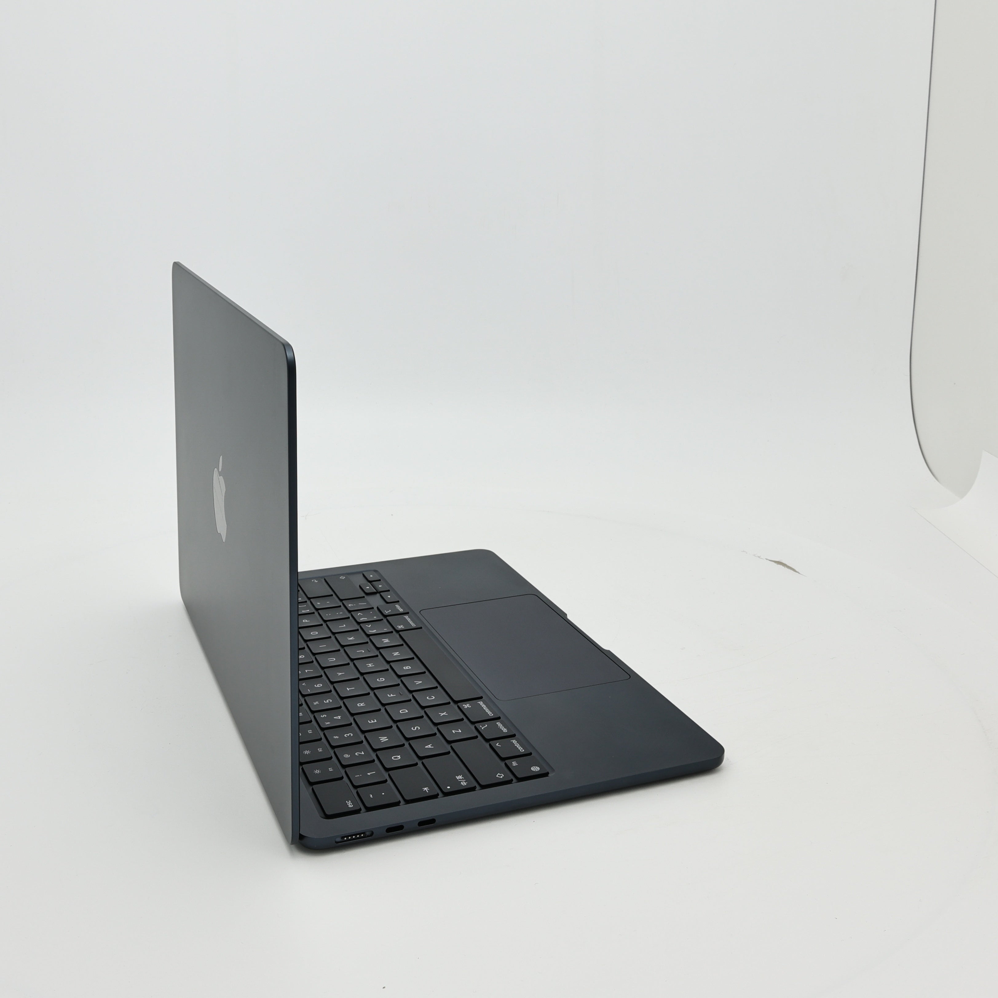 95新 Apple MacBook Air 24年 13寸 M3（8+8核） 8G RAM 256G SSD 午夜色