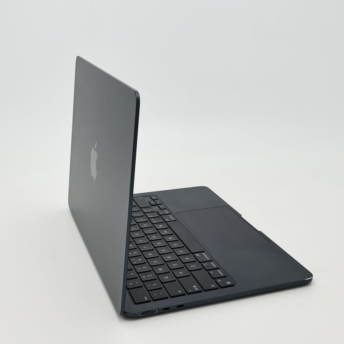 95新 Apple MacBook Air 22年 13寸 M2（8+8核） 8G RAM 256G SSD 午夜色
