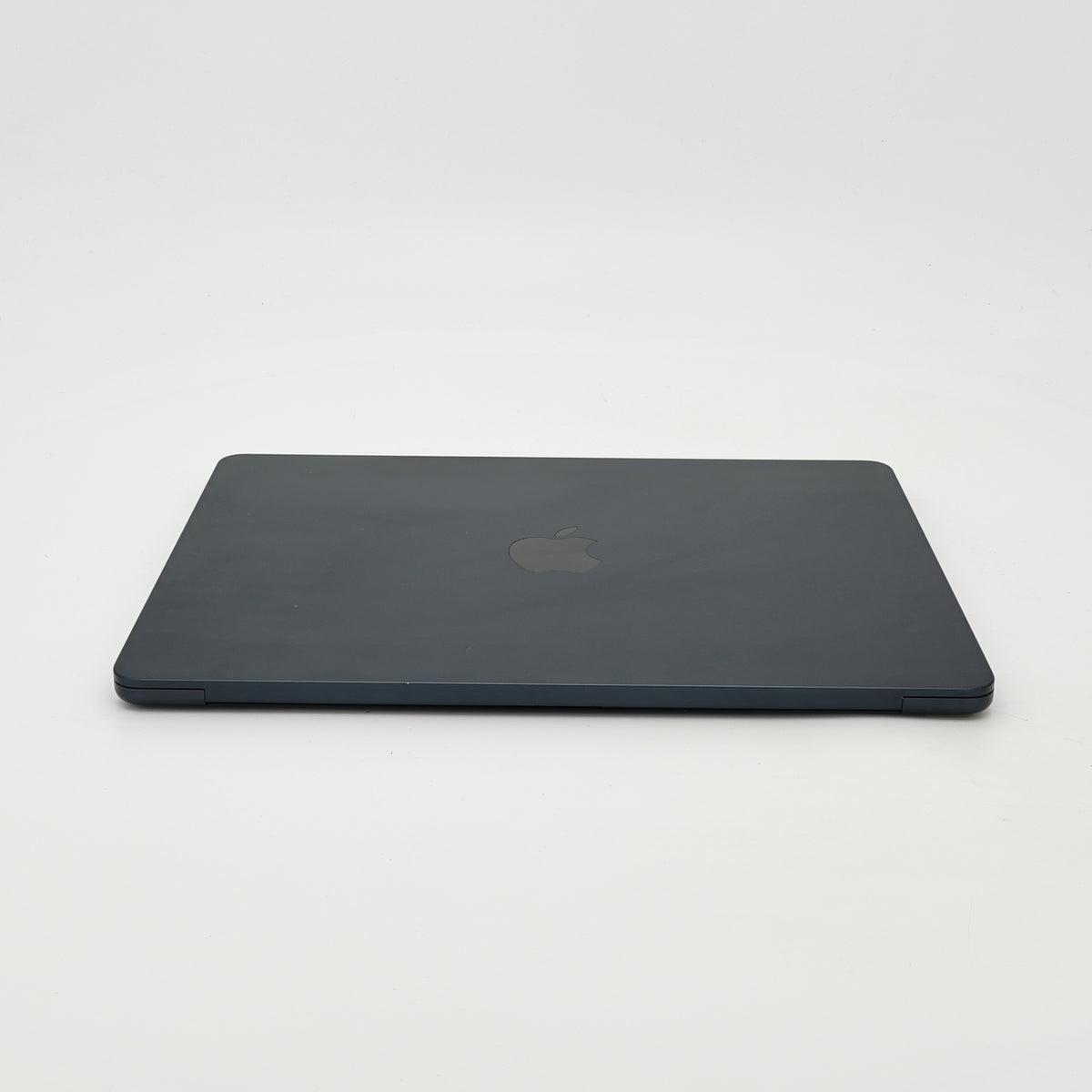 95新 Apple MacBook Air 22年 13寸 M2（8+8核） 8G RAM 256G SSD 午夜色