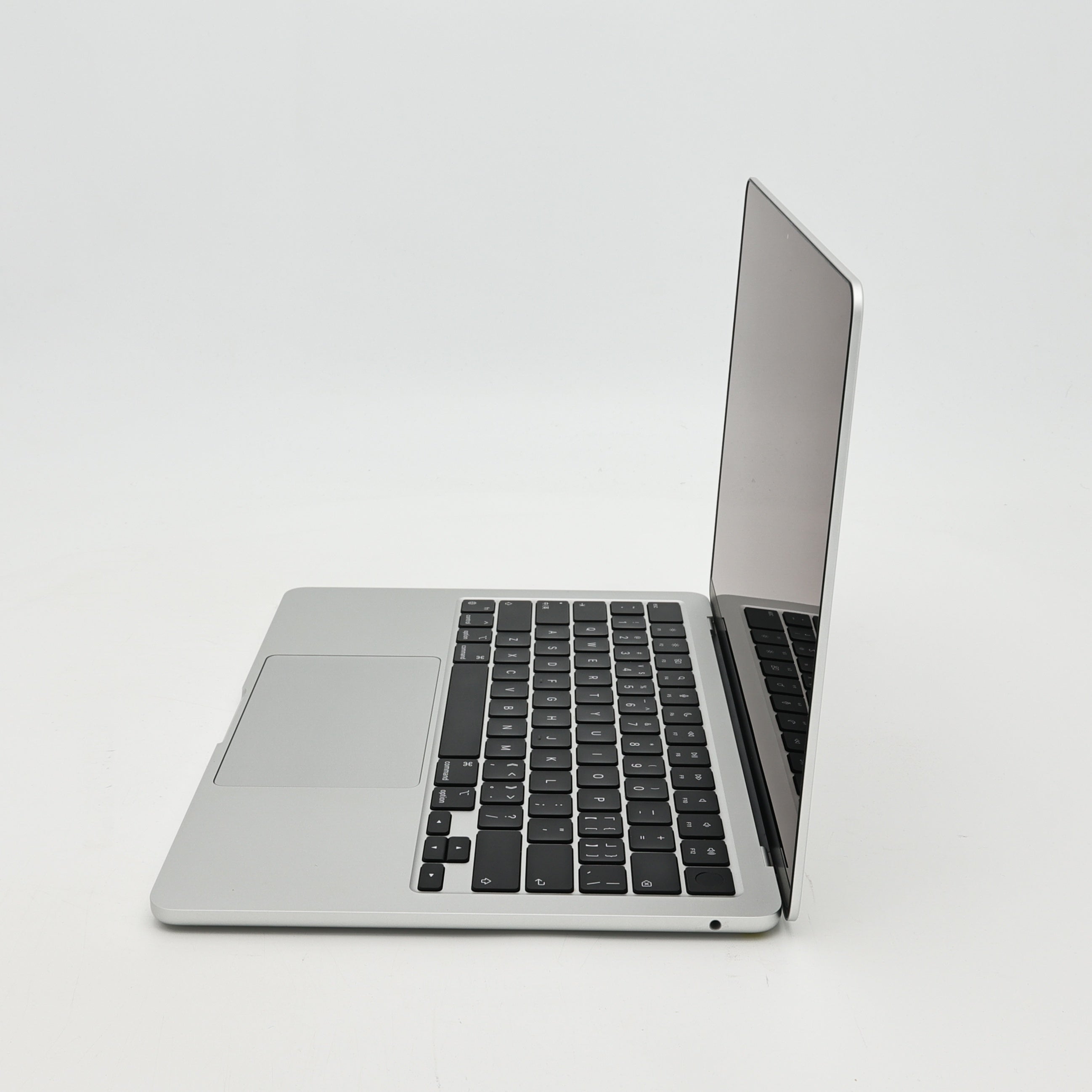 95新 Apple MacBook Air 22年 13寸 M2（8+8核） 8G RAM 256G SSD 銀色