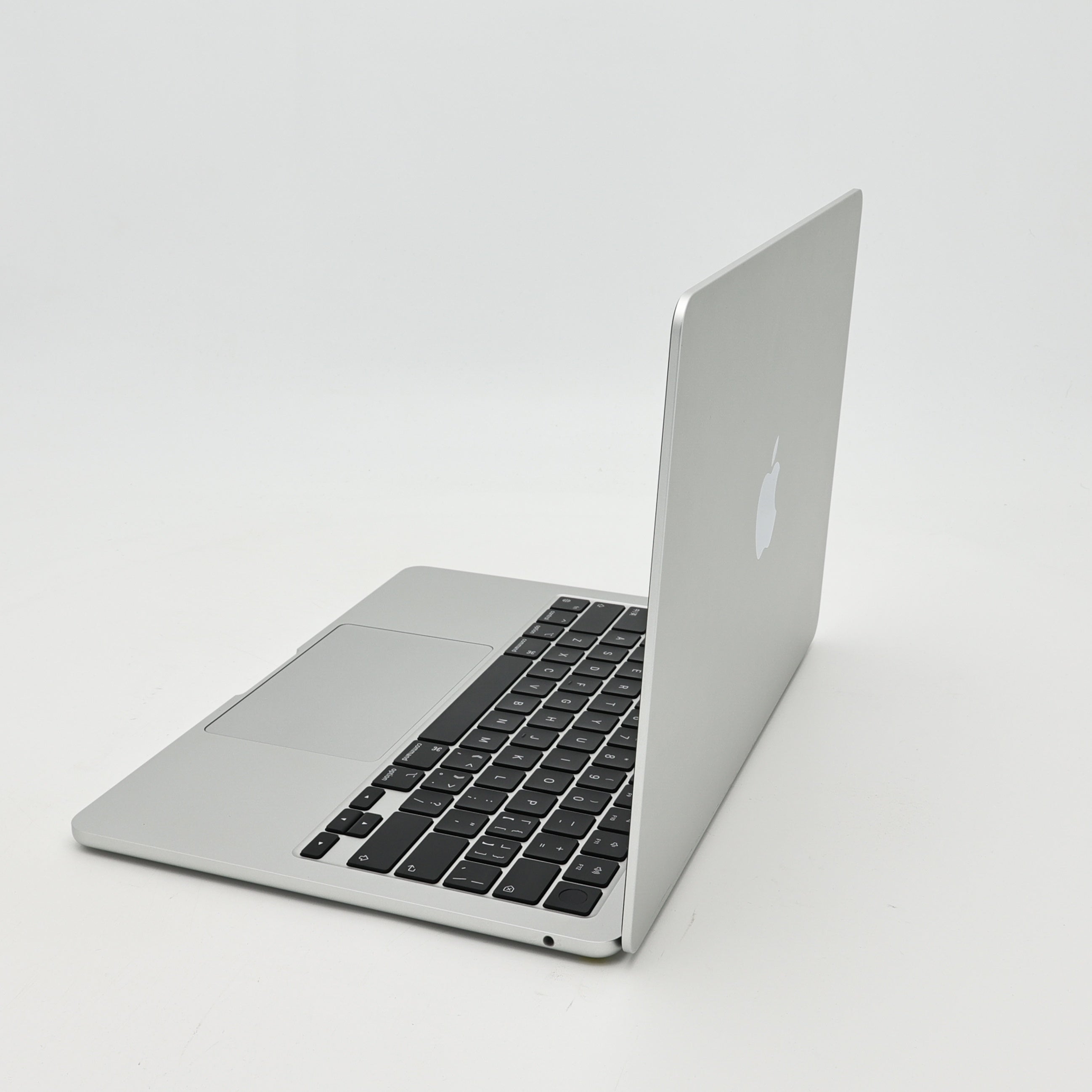 95新 Apple MacBook Air 22年 13寸 M2（8+8核） 8G RAM 256G SSD 銀色