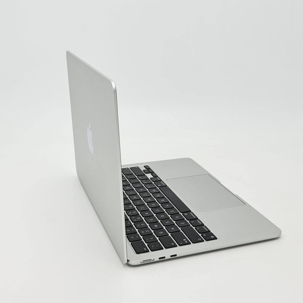 95新 Apple MacBook Air 22年 13寸 M2（8+8核） 8G RAM 256G SSD 銀色