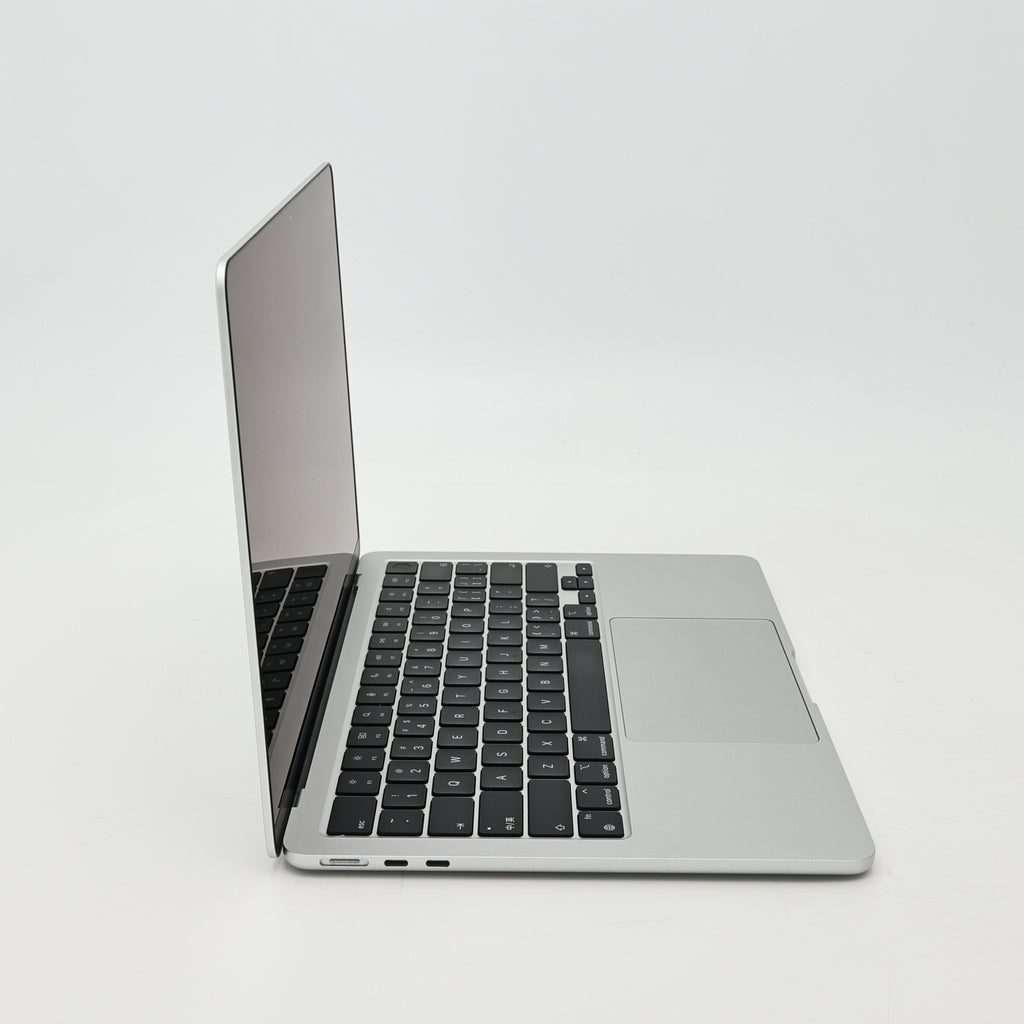 95新 Apple MacBook Air 22年 13寸 M2（8+8核） 8G RAM 256G SSD 銀色