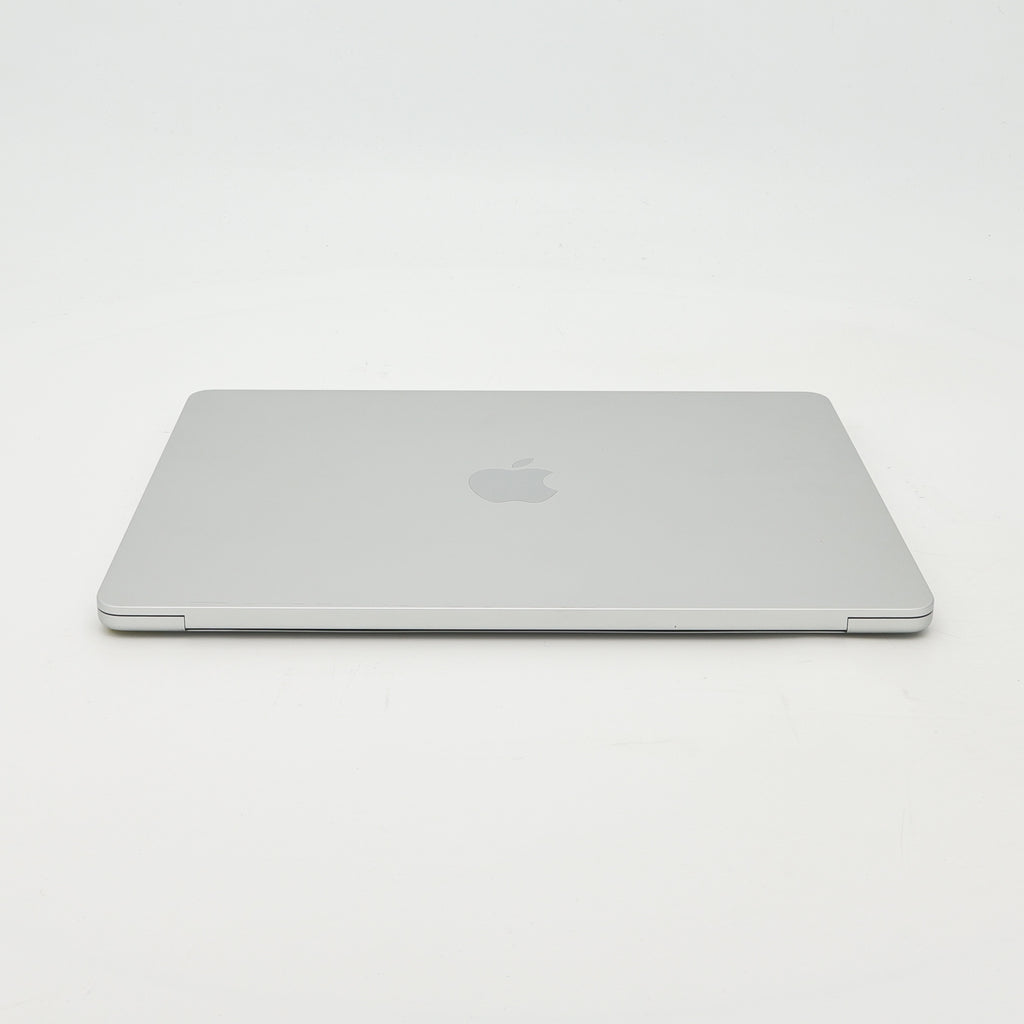 95新 Apple MacBook Air 22年 13寸 M2（8+8核） 8G RAM 256G SSD 銀色