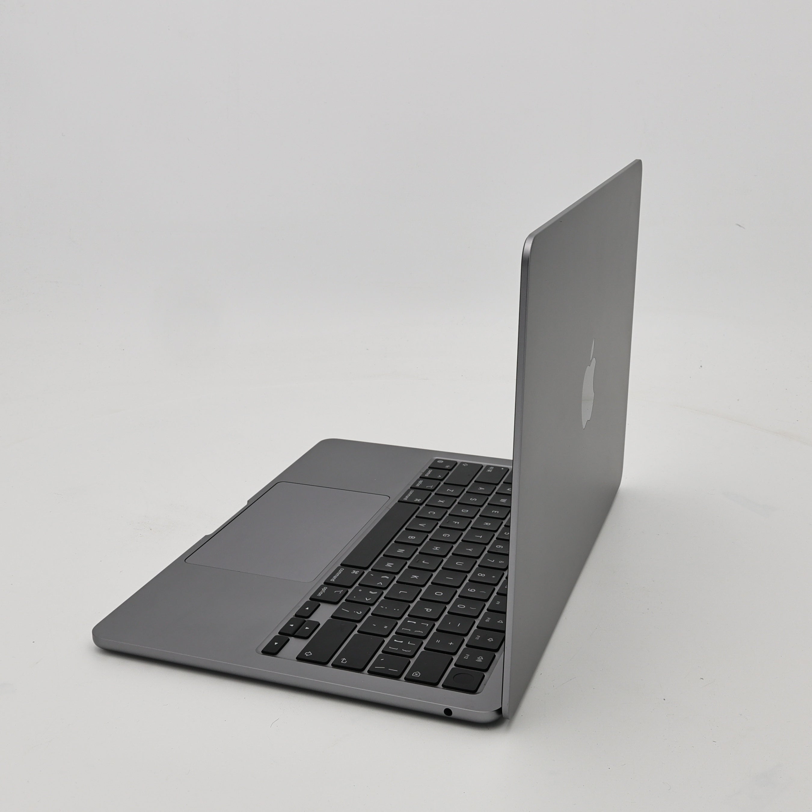 95新 Apple MacBook Air 22年 13寸 M2（8+8核） 16G RAM 256G SSD 深空灰色