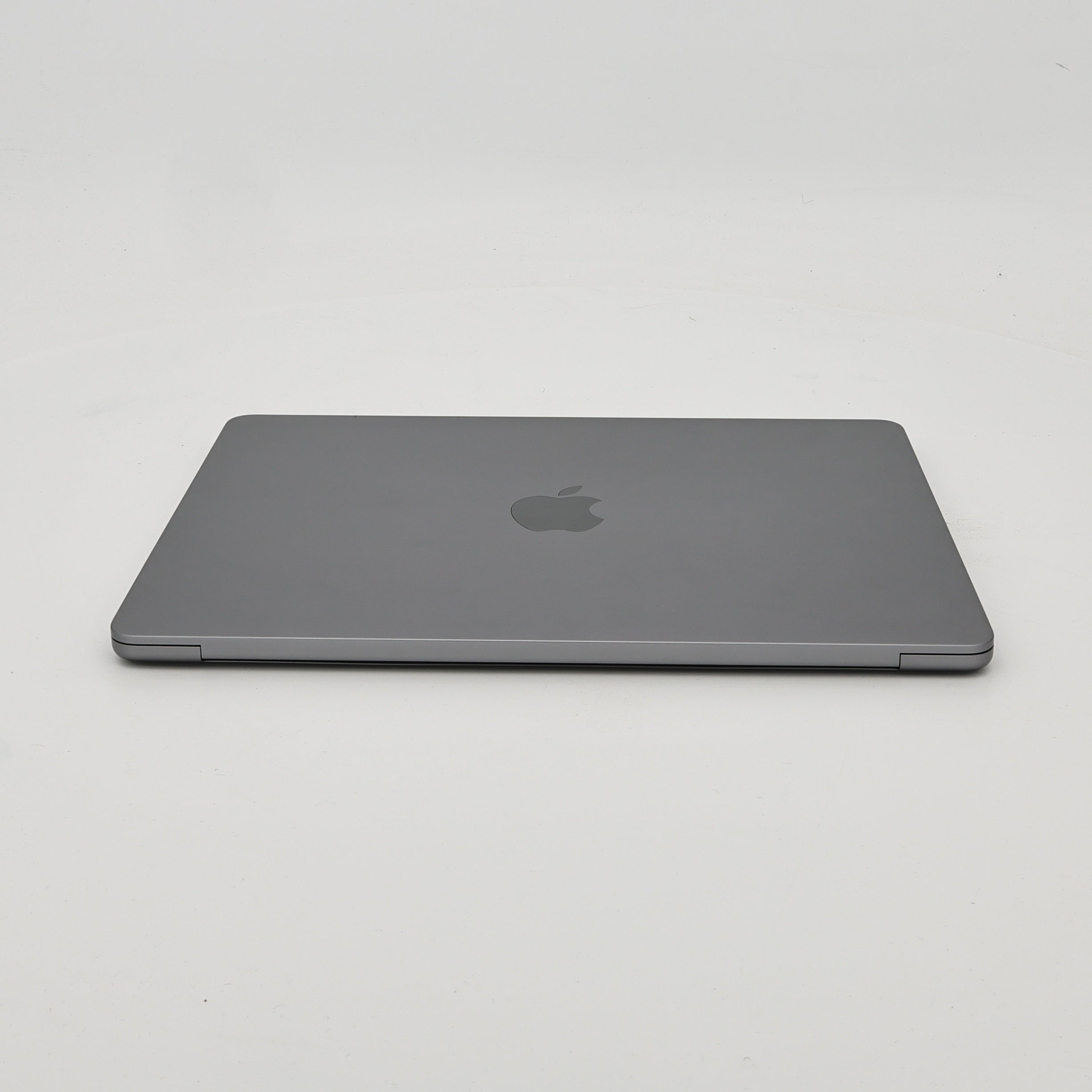 95新 Apple MacBook Air 22年 13寸 M2（8+8核） 16G RAM 256G SSD 深空灰色