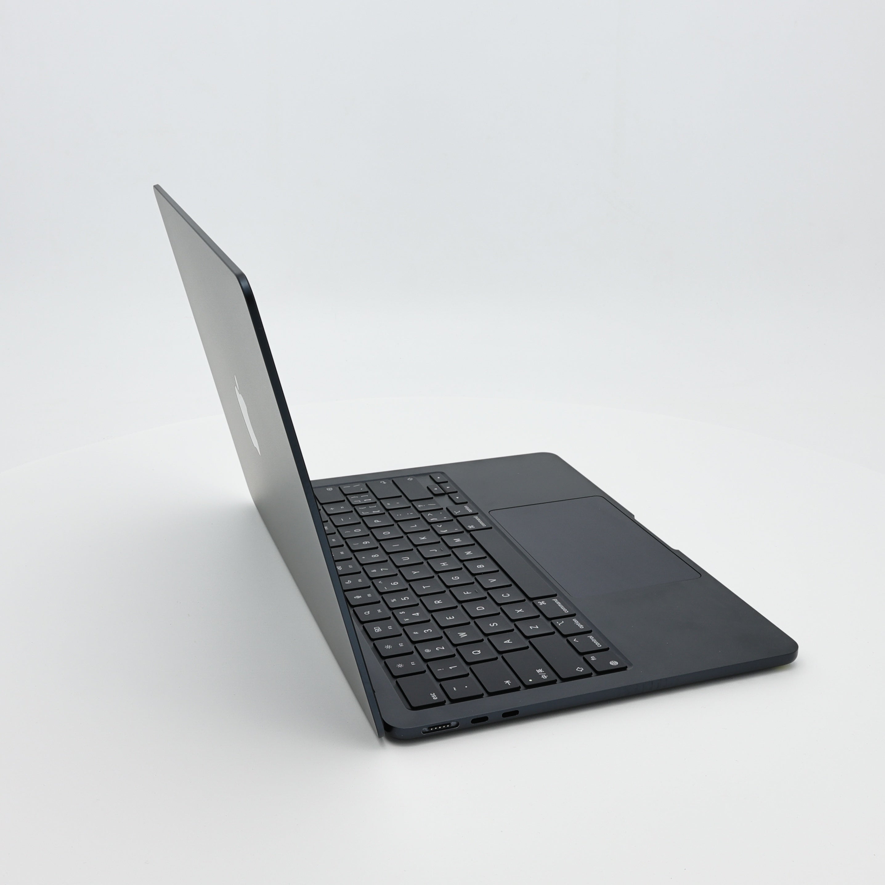 95新 Apple MacBook Air 22年 13寸 M2（8+8核） 8G RAM 256G SSD 午夜色