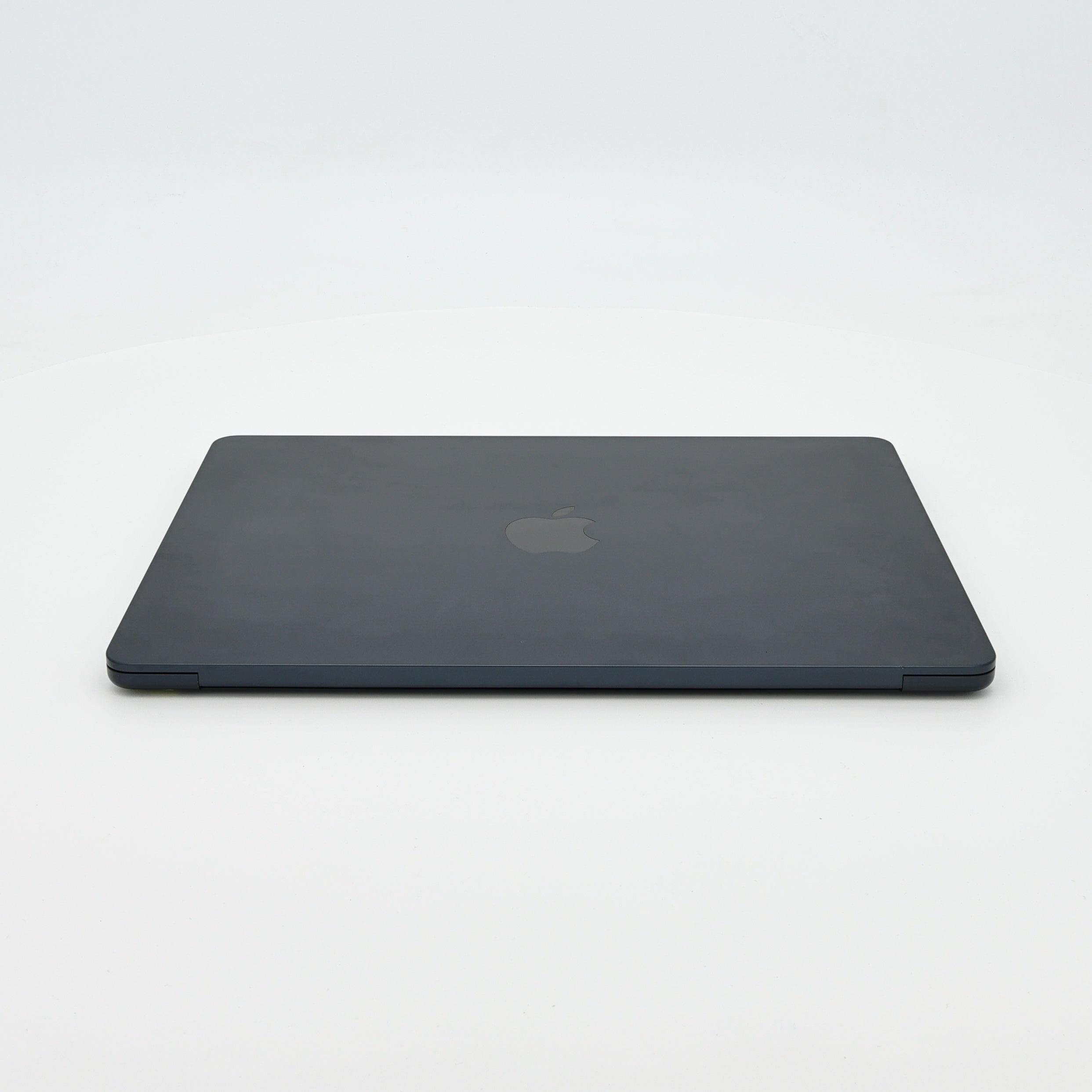 95新 Apple MacBook Air 22年 13寸 M2（8+8核） 8G RAM 256G SSD 午夜色