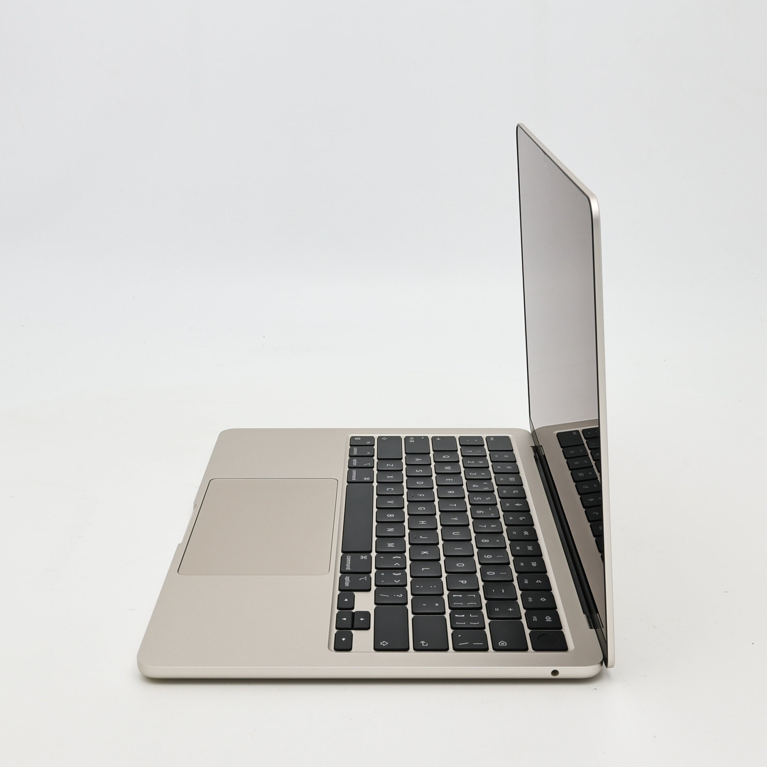 95新 Apple MacBook Air 22年 13寸 M2（8+8核） 16G RAM 256G SSD 星光色