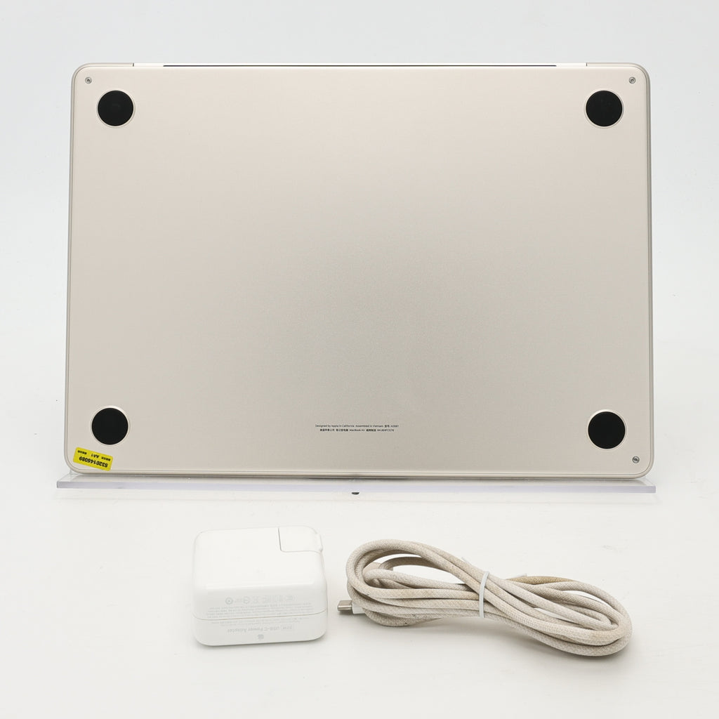 95新 Apple MacBook Air 22年 13寸 M2（8+8核） 16G RAM 256G SSD 星光色