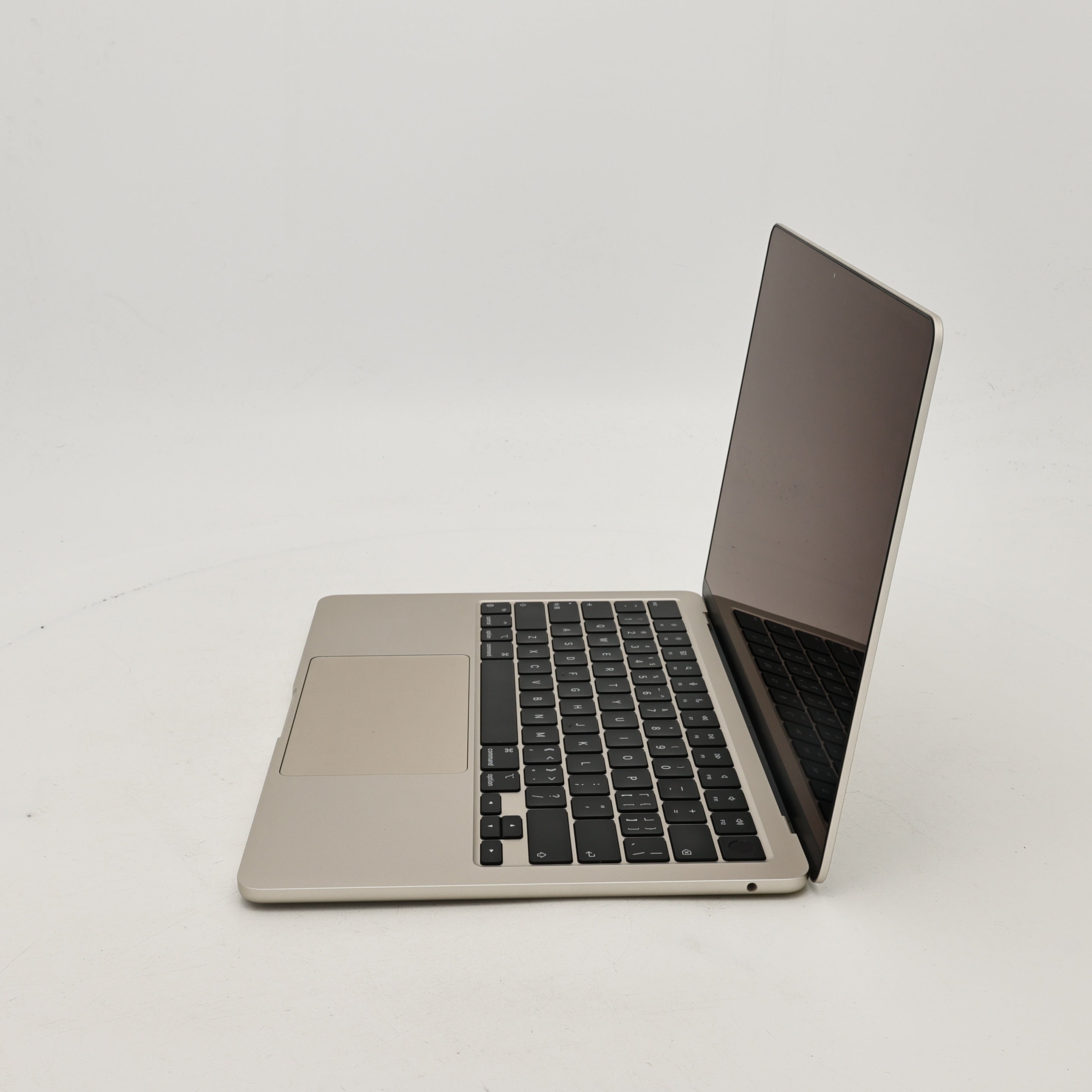 95新 Apple MacBook Air 22年 13寸 M2（8+8核） 16G RAM 256G SSD 星光色