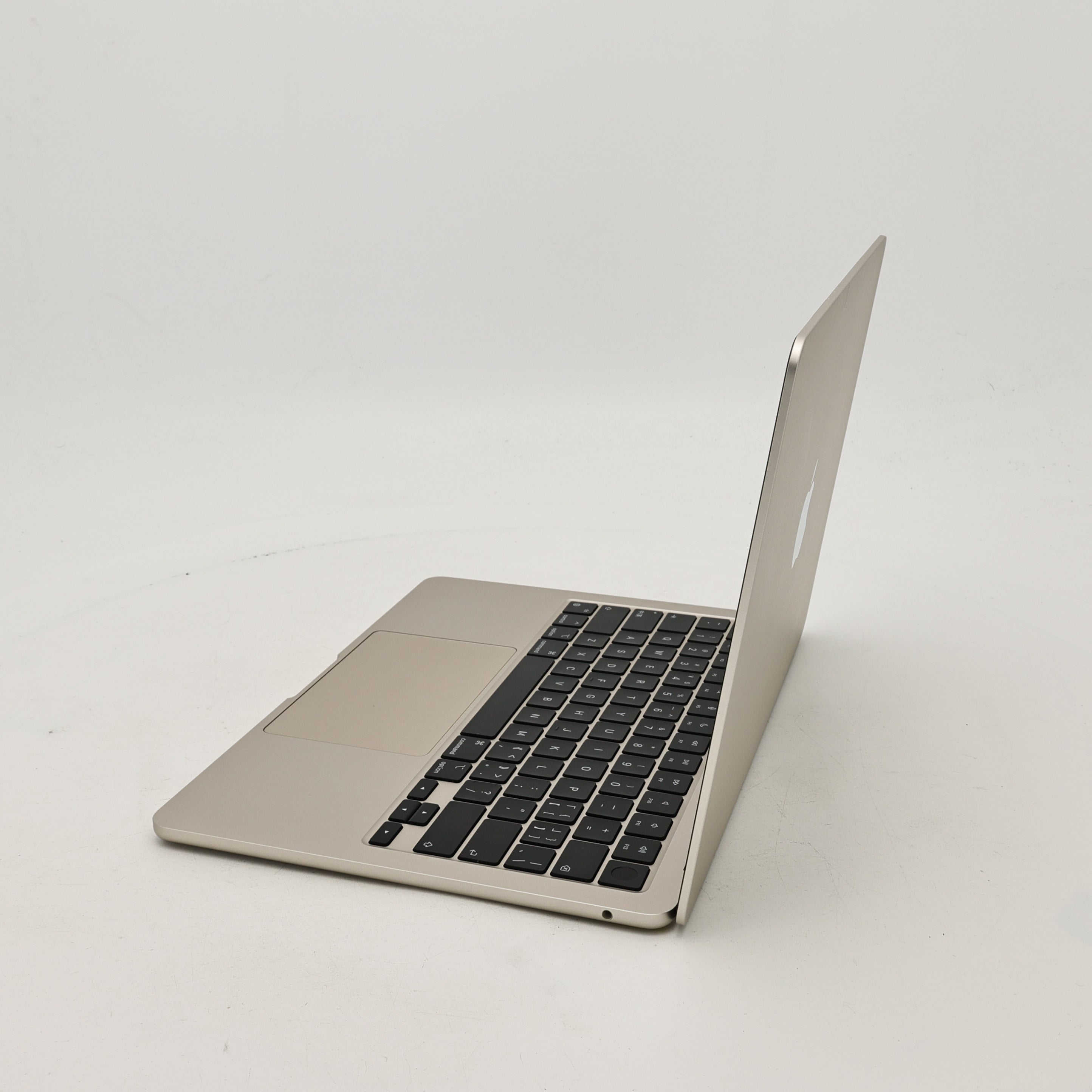 95新 Apple MacBook Air 22年 13寸 M2（8+8核） 16G RAM 256G SSD 星光色