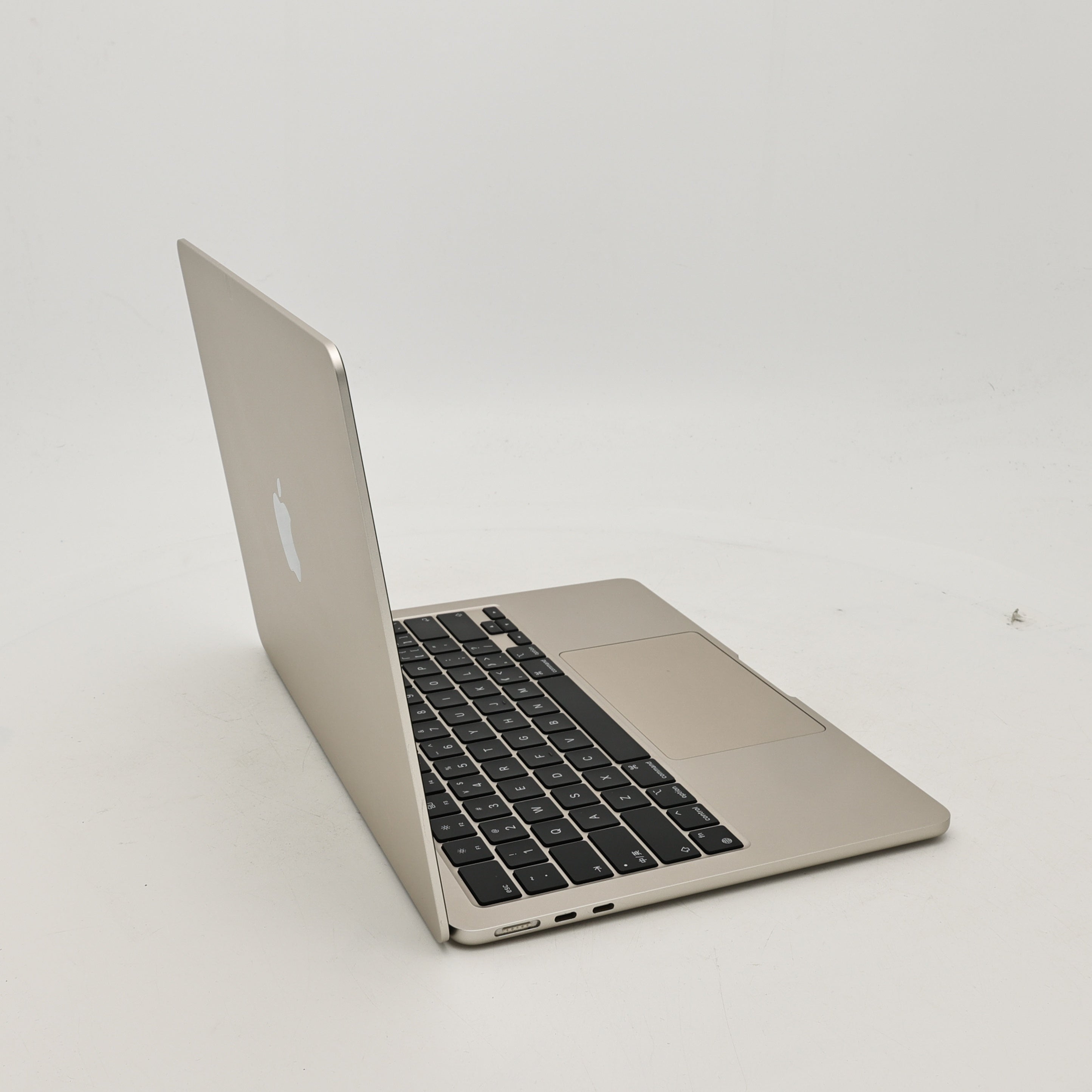 95新 Apple MacBook Air 22年 13寸 M2（8+8核） 16G RAM 256G SSD 星光色