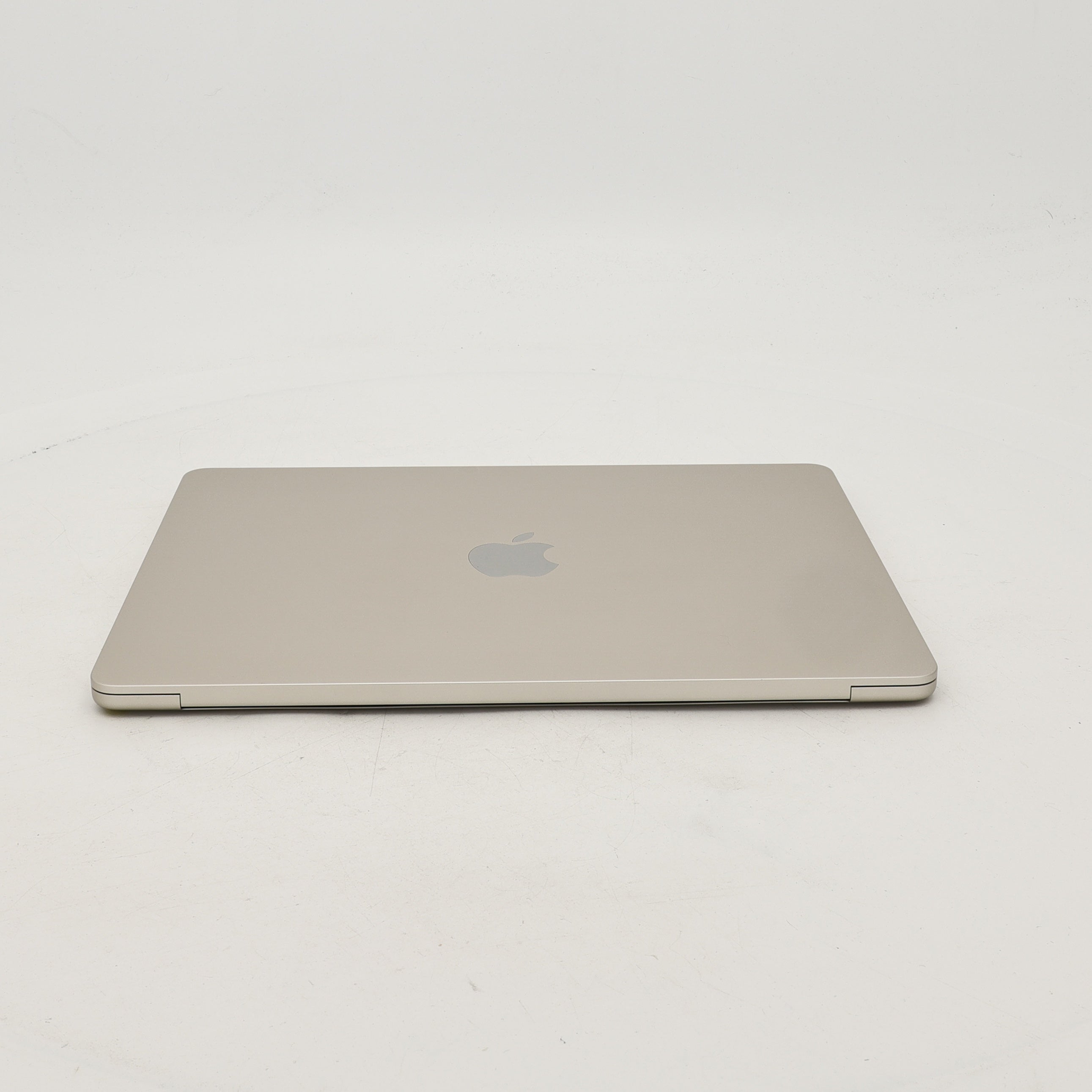 95新 Apple MacBook Air 22年 13寸 M2（8+8核） 16G RAM 256G SSD 星光色
